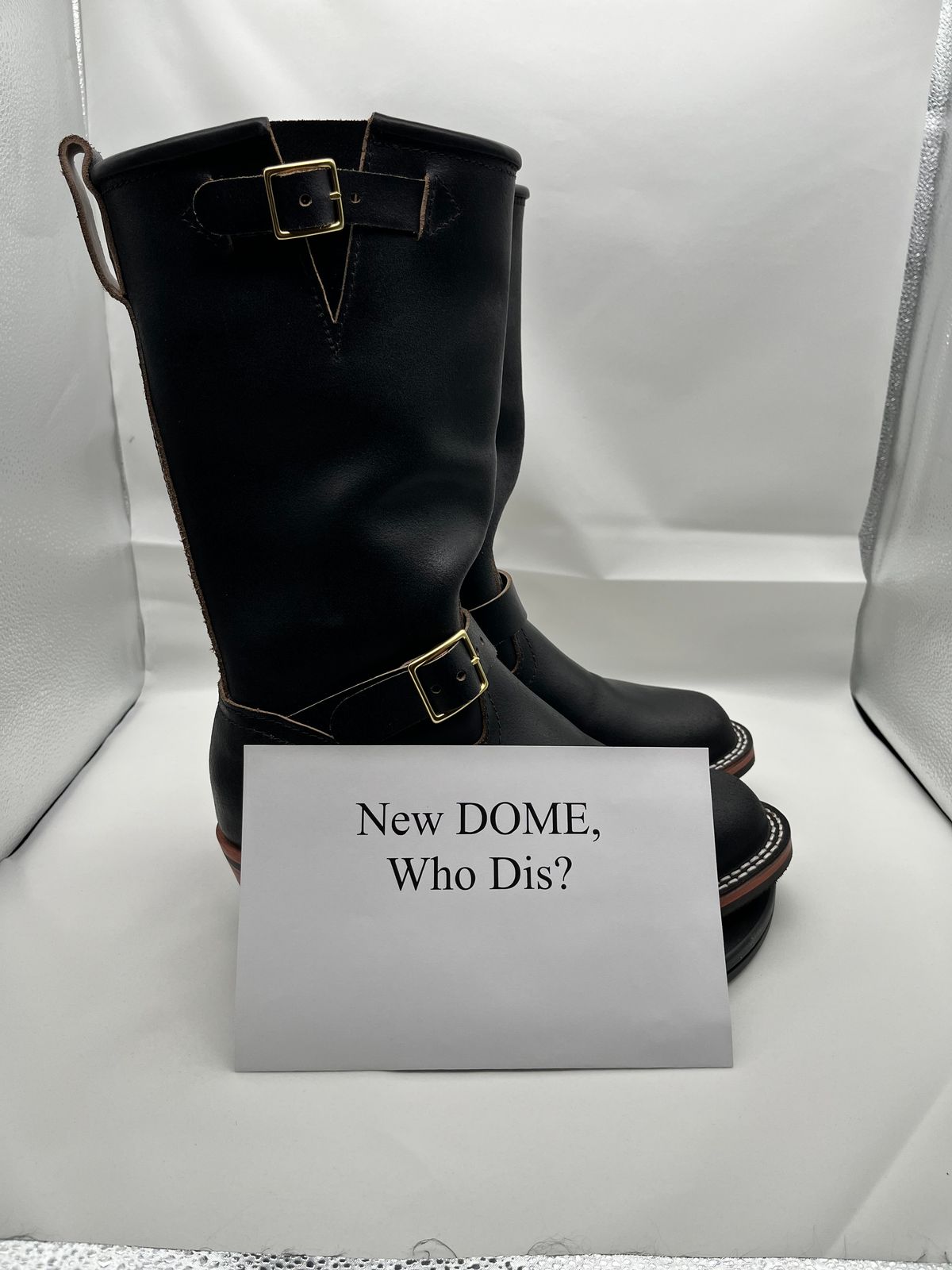 Photo by Balisong42 on October 1, 2025 of the Nicks StationMaster in Horween Black Waxed Flesh.