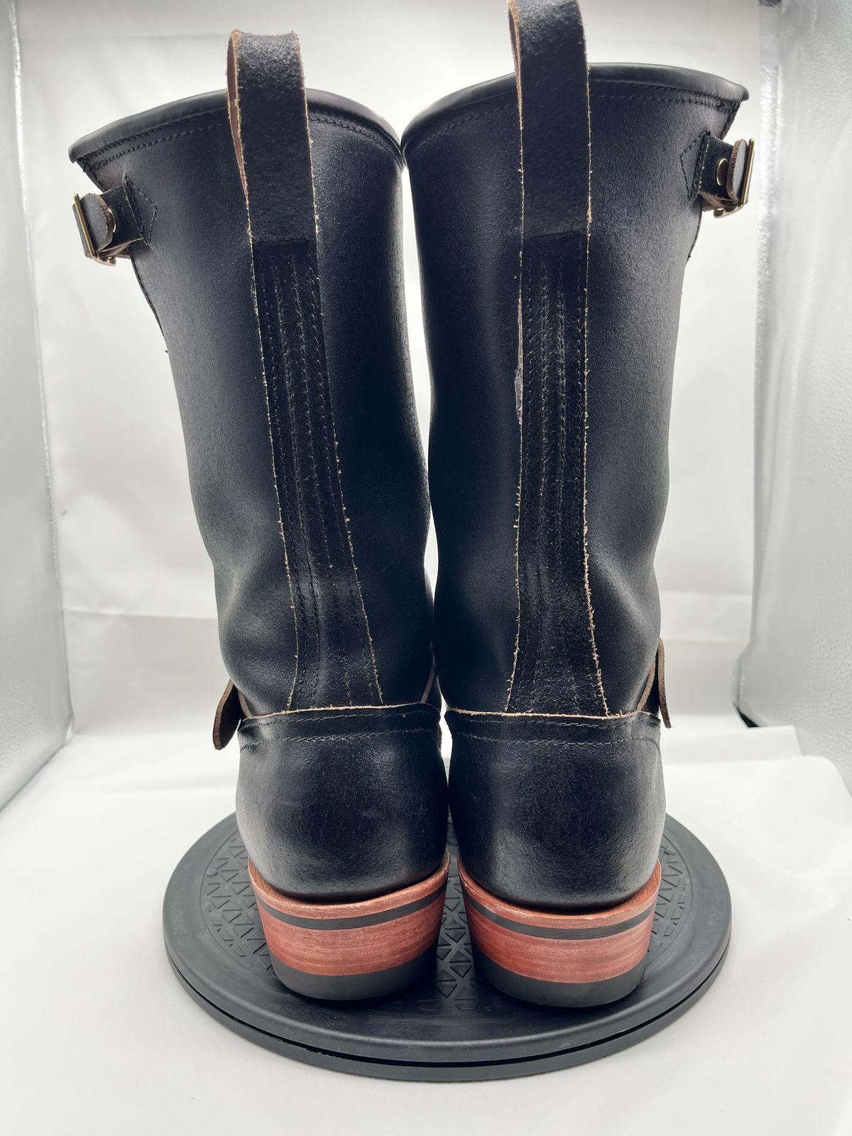 Photo by Balisong42 on November 6, 2025 of the Nicks StationMaster in Horween Black Waxed Flesh.