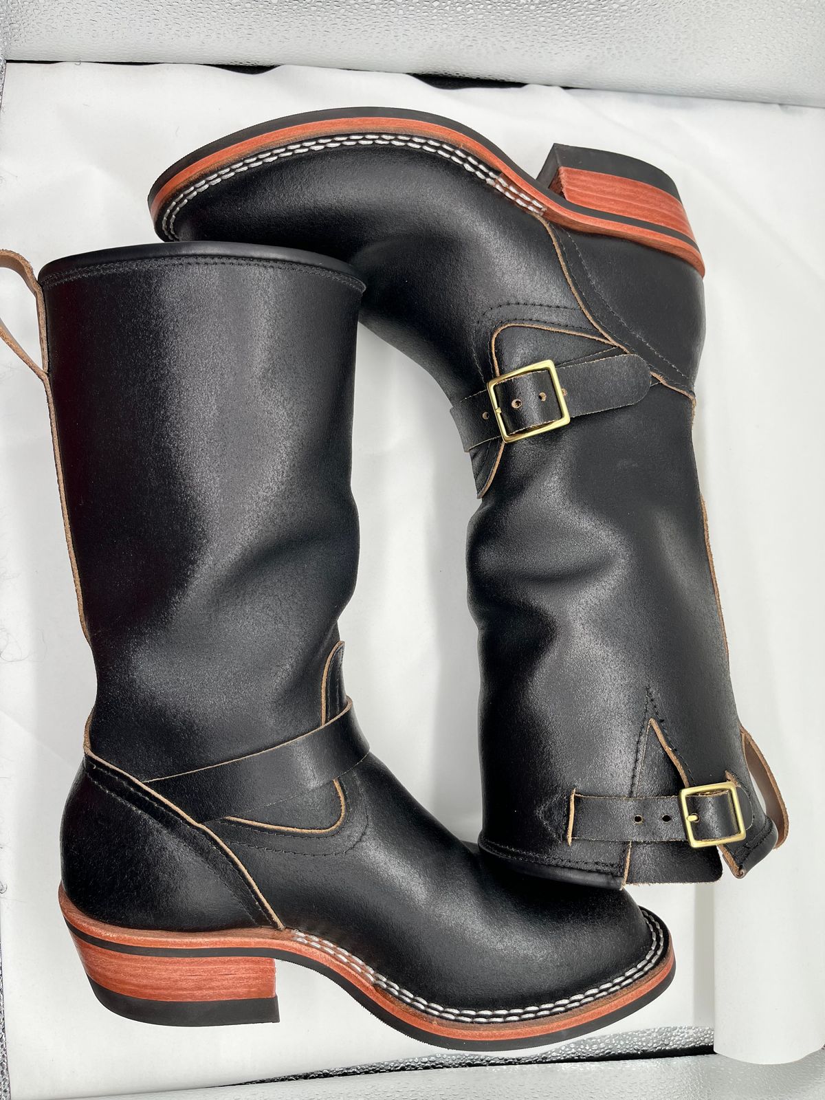 Photo by Balisong42 on November 6, 2025 of the Nicks StationMaster in Horween Black Waxed Flesh.