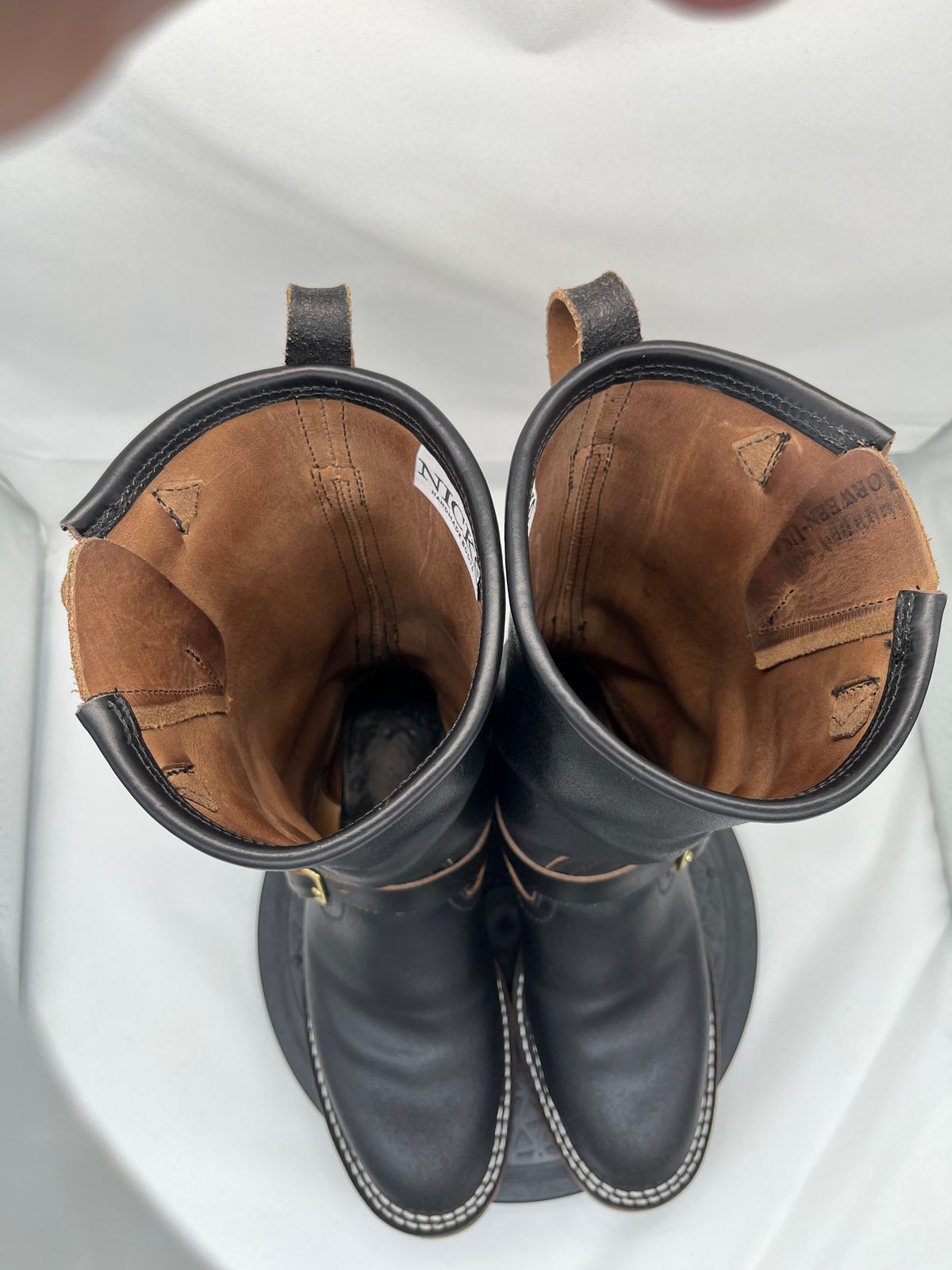 Photo by Balisong42 on November 6, 2025 of the Nicks StationMaster in Horween Black Waxed Flesh.