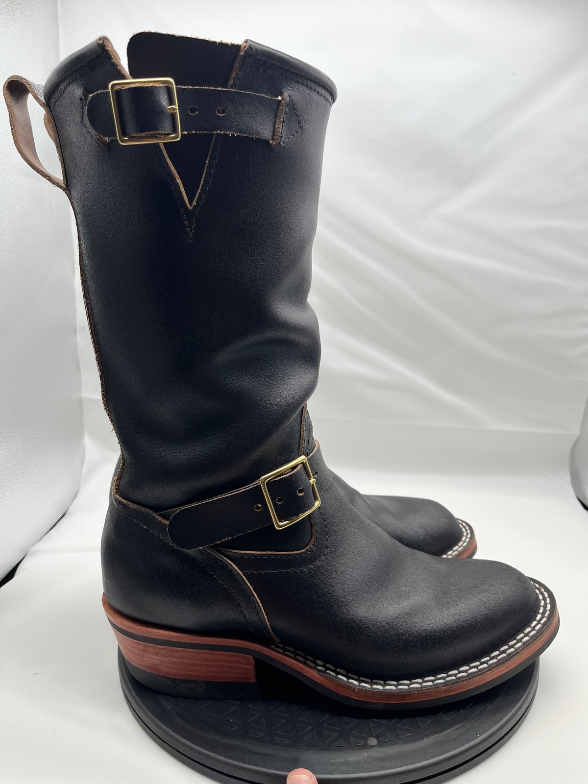 Photo by Balisong42 on December 5, 2025 of the Nicks StationMaster in Horween Black Waxed Flesh.