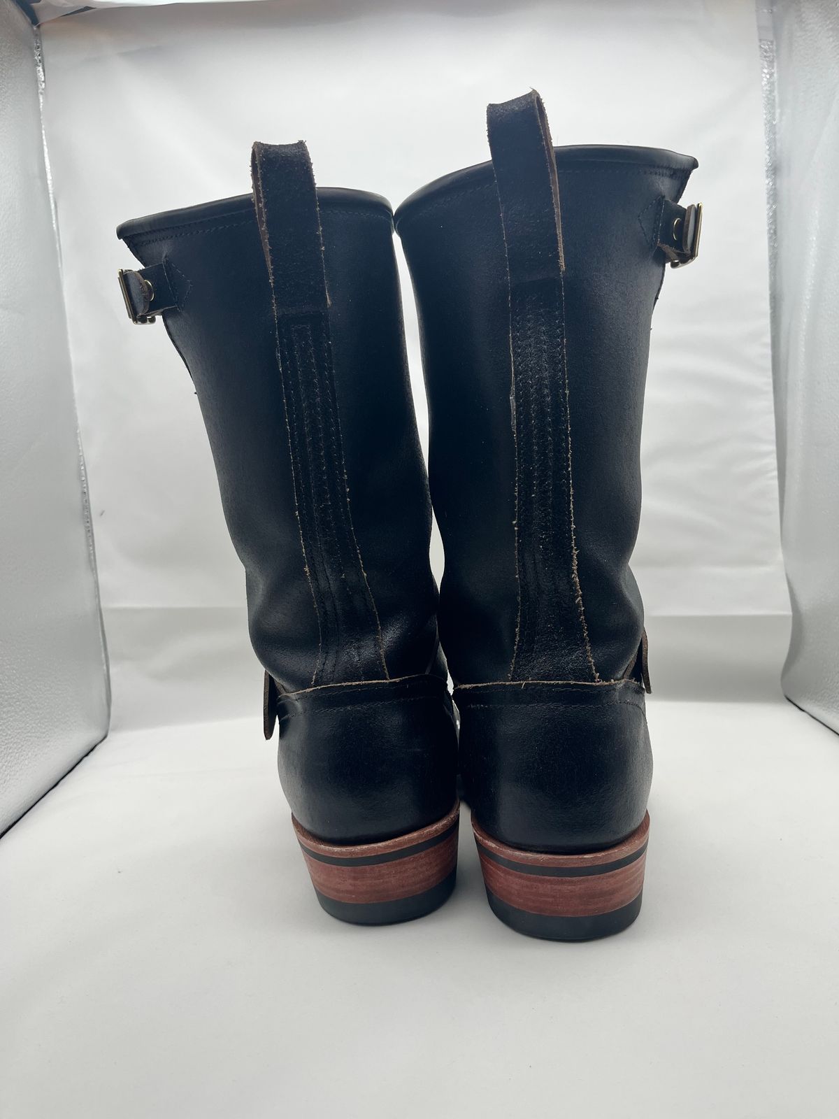 Photo by Balisong42 on February 6, 2026 of the Nicks StationMaster in Horween Black Waxed Flesh.