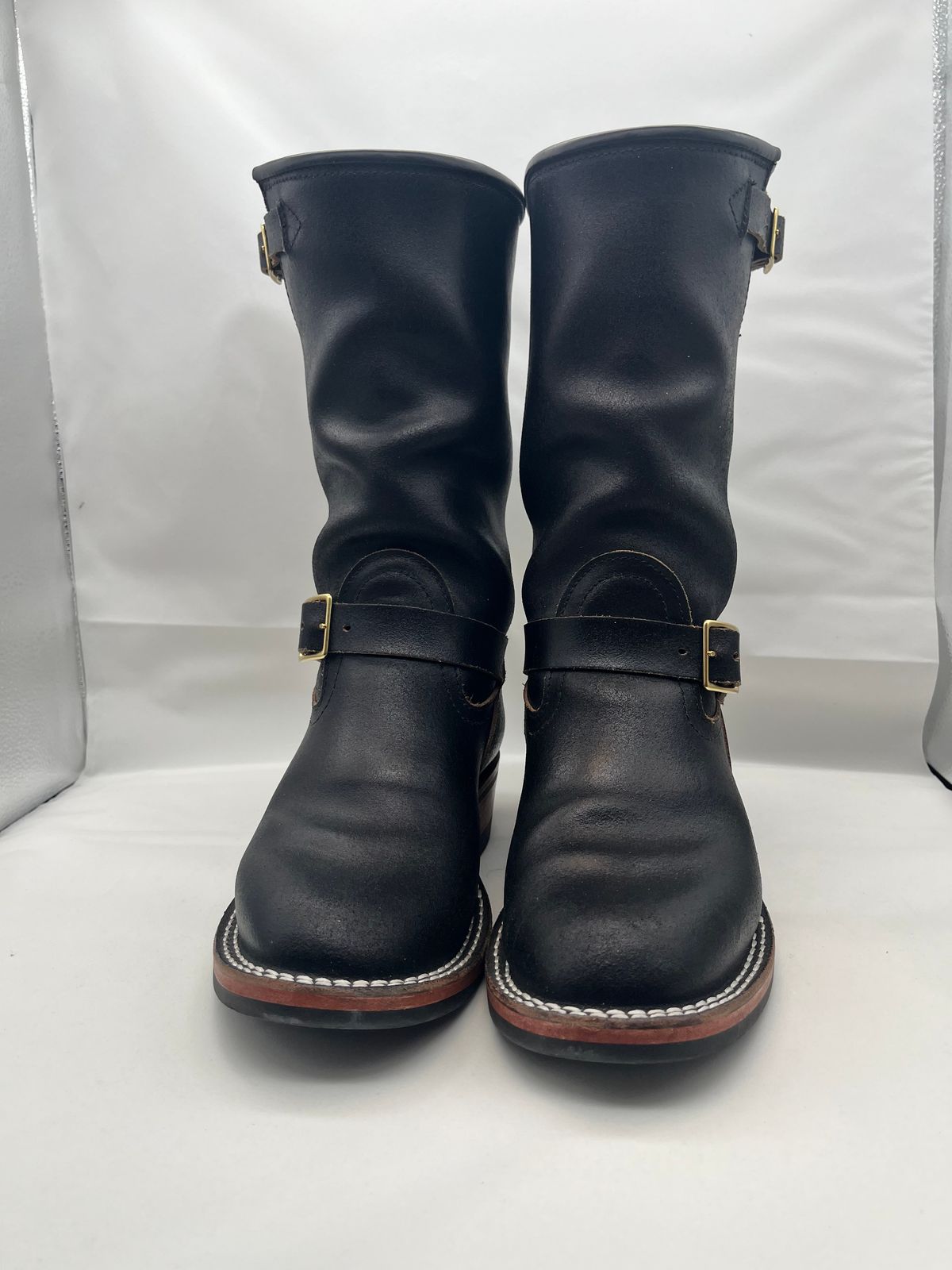 Photo by Balisong42 on February 6, 2026 of the Nicks StationMaster in Horween Black Waxed Flesh.