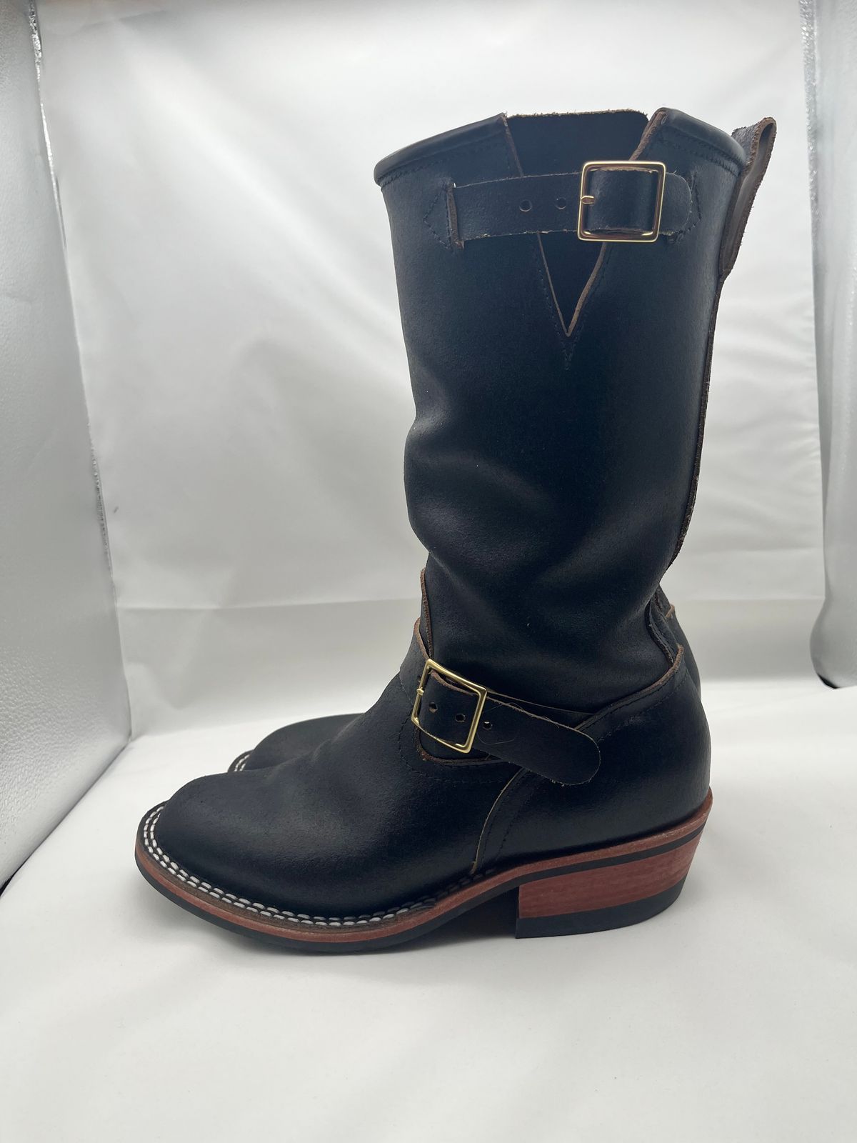 Photo by Balisong42 on February 6, 2026 of the Nicks StationMaster in Horween Black Waxed Flesh.