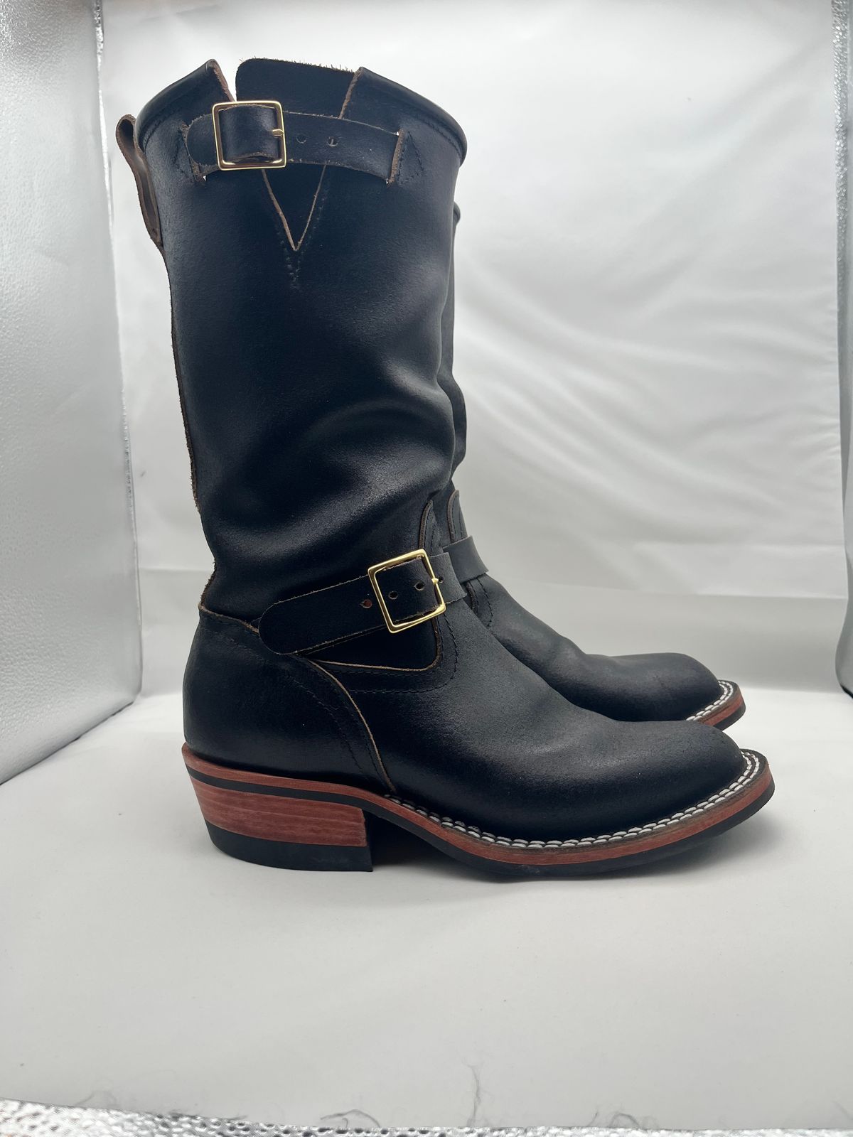 Photo by Balisong42 on February 6, 2026 of the Nicks StationMaster in Horween Black Waxed Flesh.