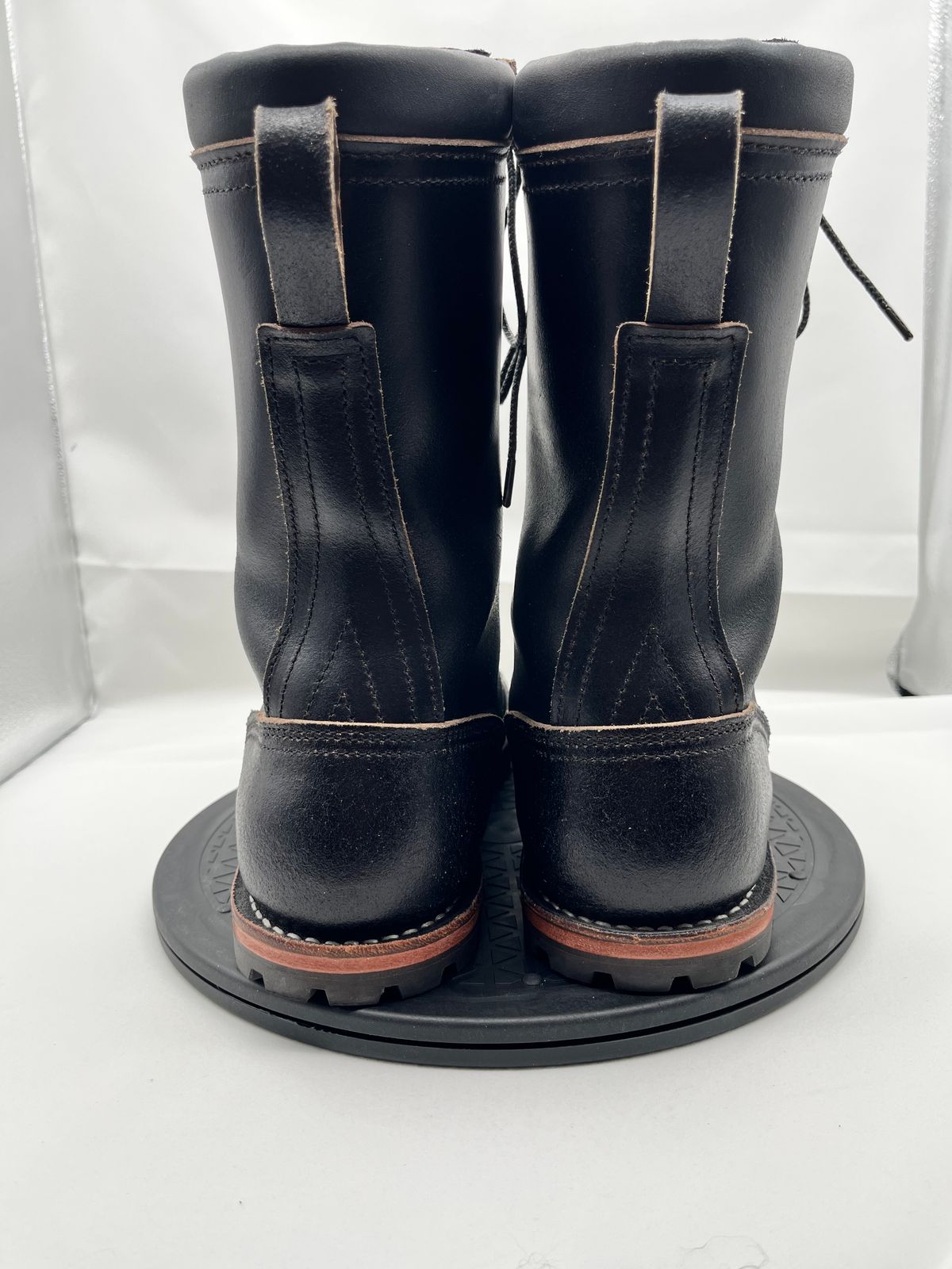 Photo by Balisong42 on November 6, 2025 of the Nicks Strider Zero Drop in Horween Black Waxed Flesh.