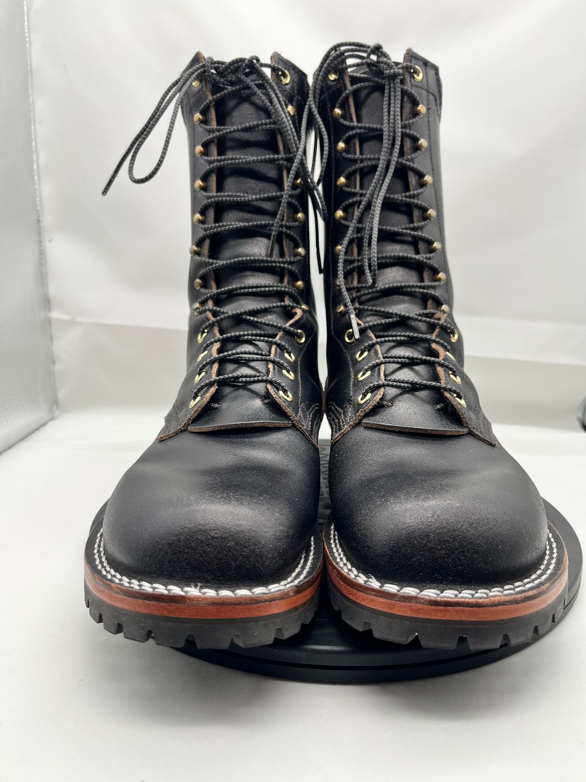 Photo by Balisong42 on November 6, 2025 of the Nicks Strider Zero Drop in Horween Black Waxed Flesh.