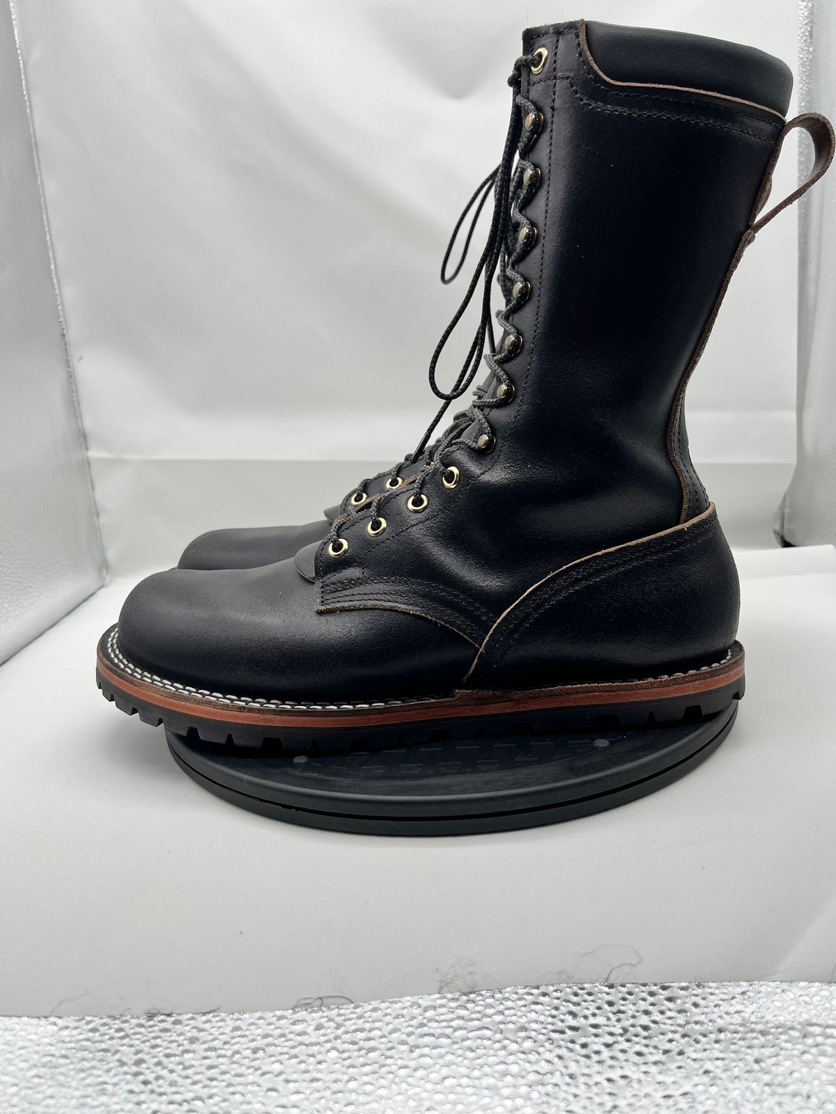 Photo by Balisong42 on November 6, 2025 of the Nicks Strider Zero Drop in Horween Black Waxed Flesh.