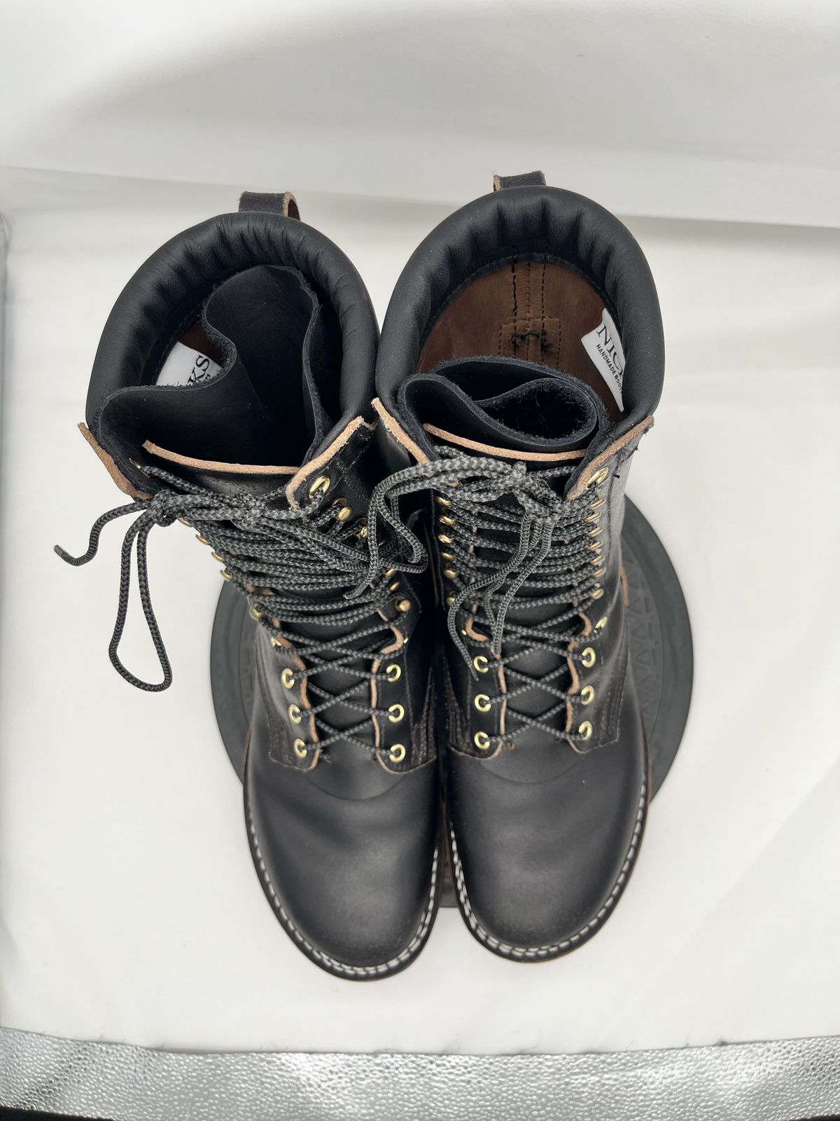 Photo by Balisong42 on November 6, 2025 of the Nicks Strider Zero Drop in Horween Black Waxed Flesh.