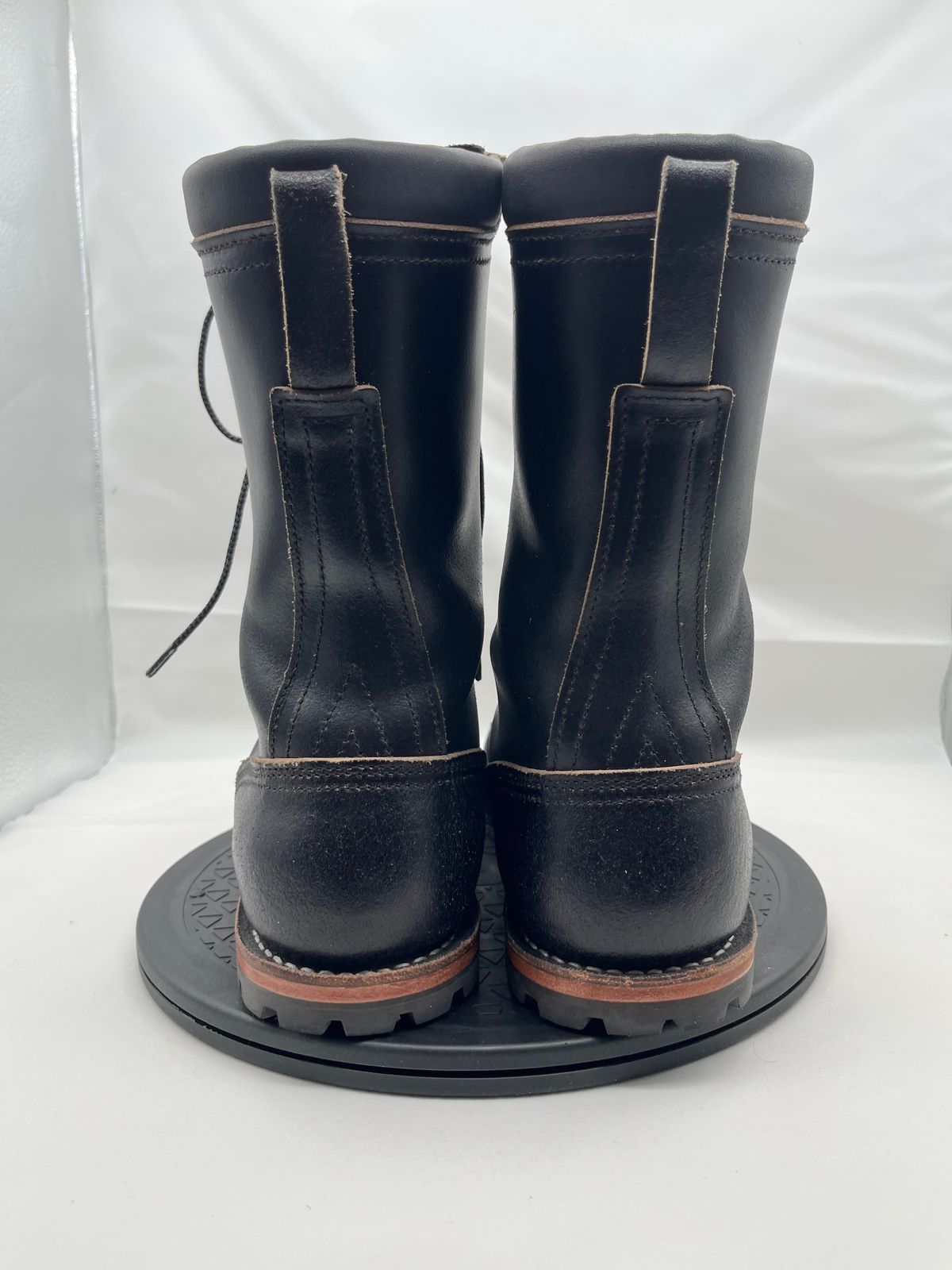 Photo by Balisong42 on December 5, 2025 of the Nicks Strider Zero Drop in Horween Black Waxed Flesh.