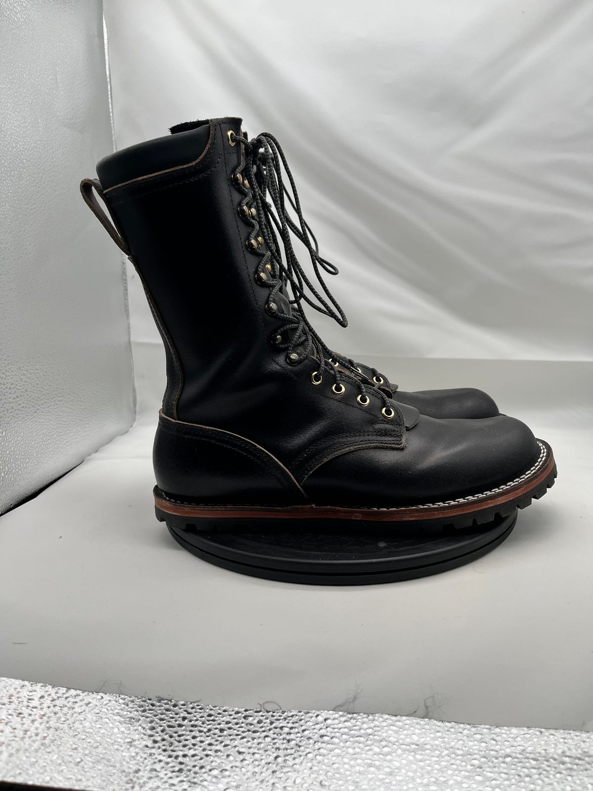 Photo by Balisong42 on December 5, 2025 of the Nicks Strider Zero Drop in Horween Black Waxed Flesh.