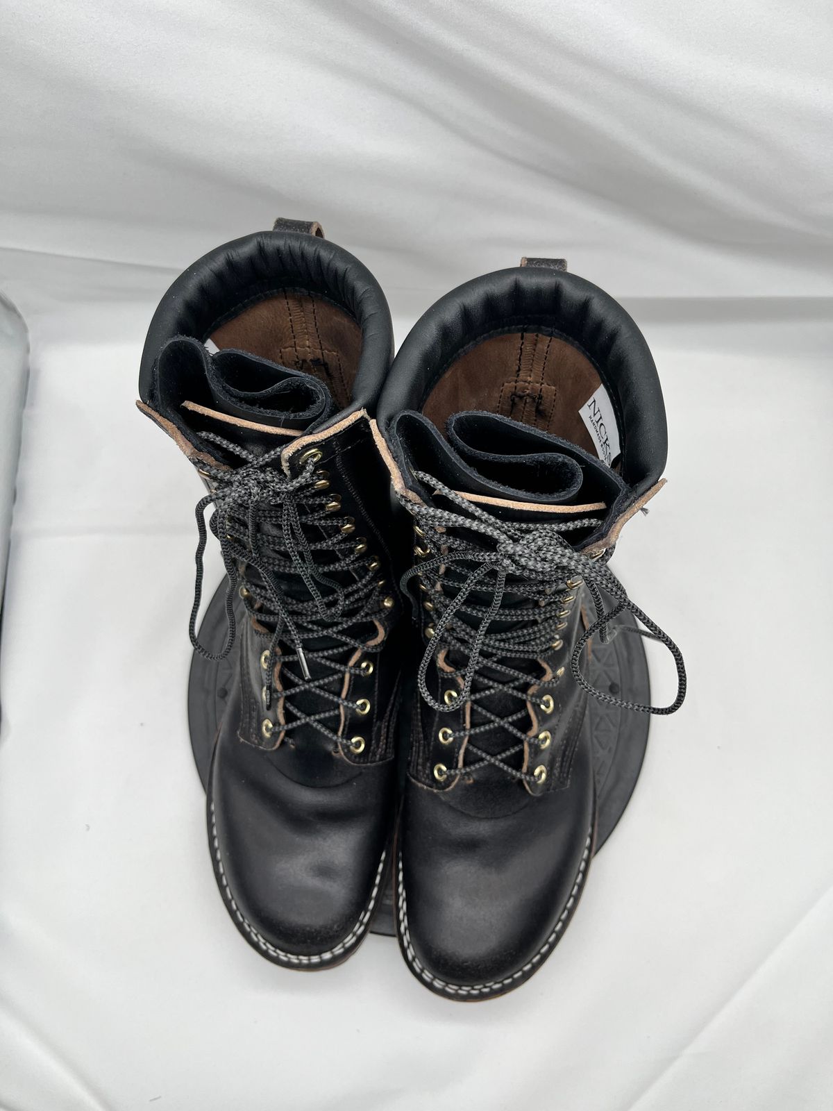 Photo by Balisong42 on December 5, 2025 of the Nicks Strider Zero Drop in Horween Black Waxed Flesh.