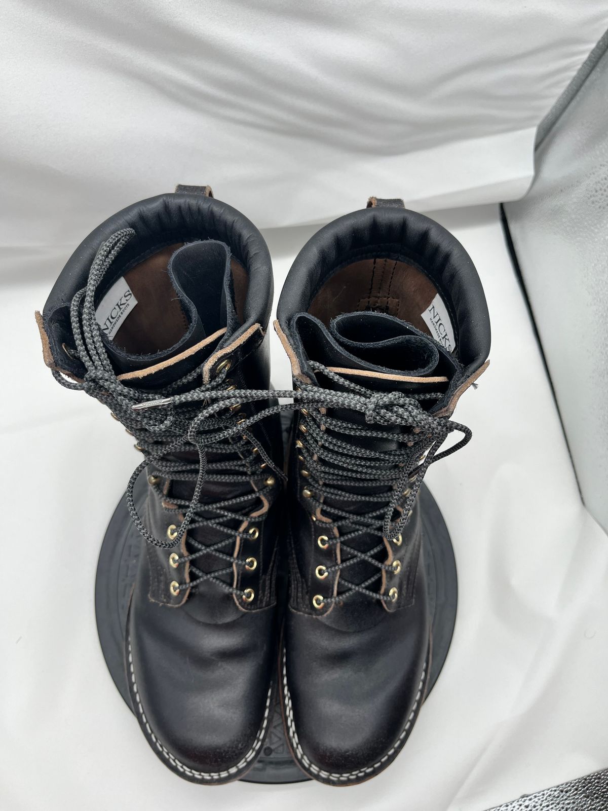 Photo by Balisong42 on January 5, 2026 of the Nicks Strider Zero Drop in Horween Black Waxed Flesh.