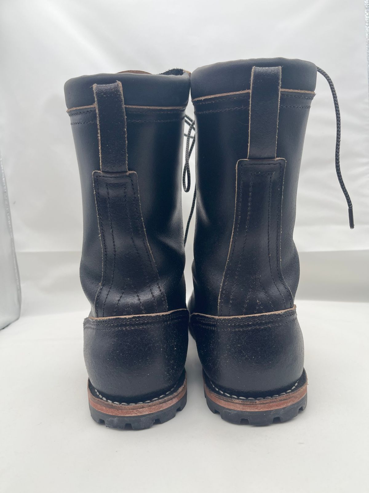 Photo by Balisong42 on February 6, 2026 of the Nicks Strider Zero Drop in Horween Black Waxed Flesh.