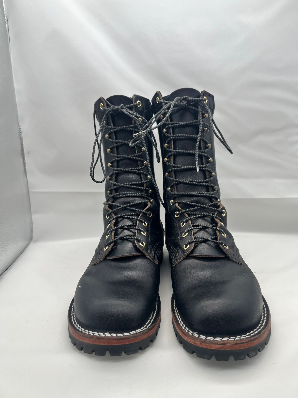 Photo by Balisong42 on February 6, 2026 of the Nicks Strider Zero Drop in Horween Black Waxed Flesh.