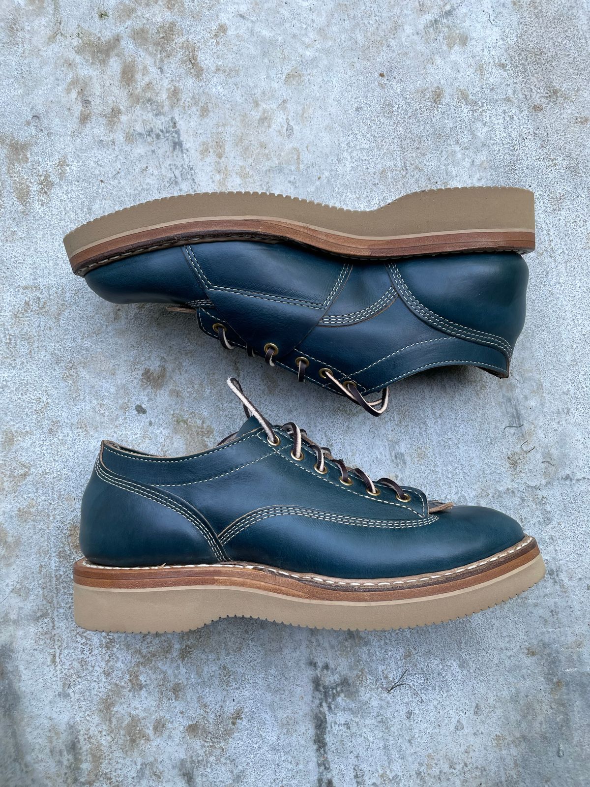 Photo by davarcher on October 1, 2022 of the White's Oxford in Horween Navy Chromexcel.
