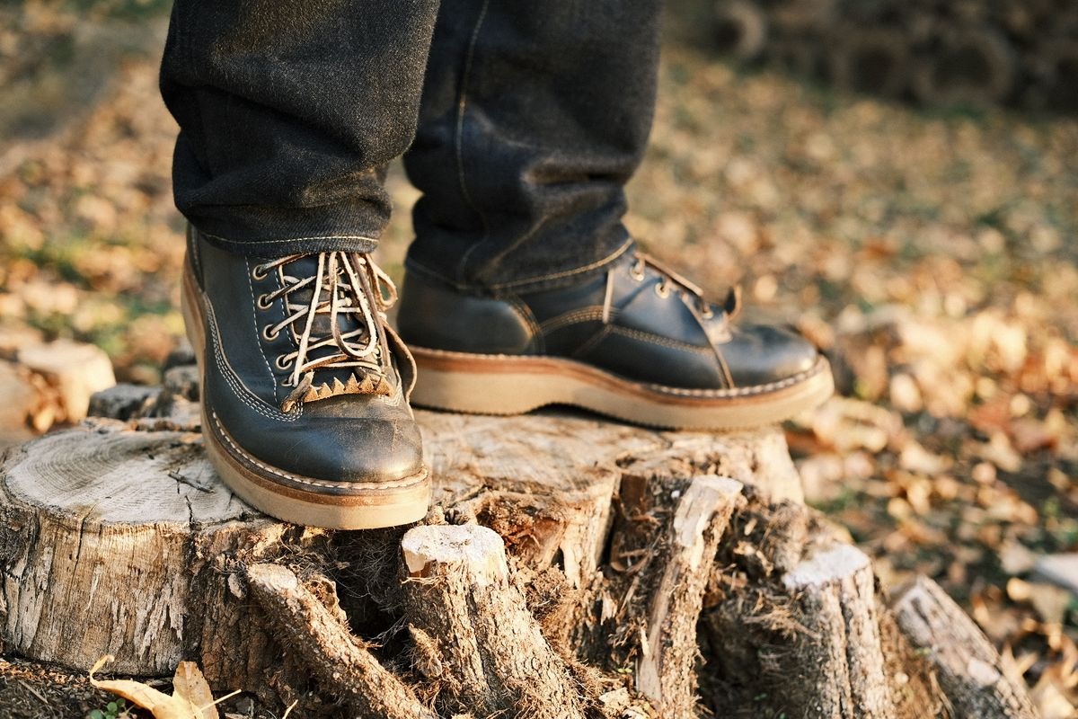 Photo by davarcher on November 3, 2022 of the White's Oxford in Horween Navy Chromexcel.