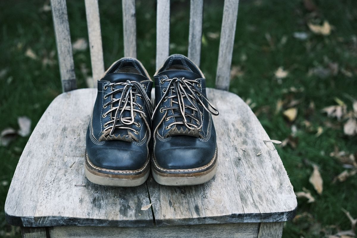 Photo by davarcher on November 3, 2022 of the White's Oxford in Horween Navy Chromexcel.