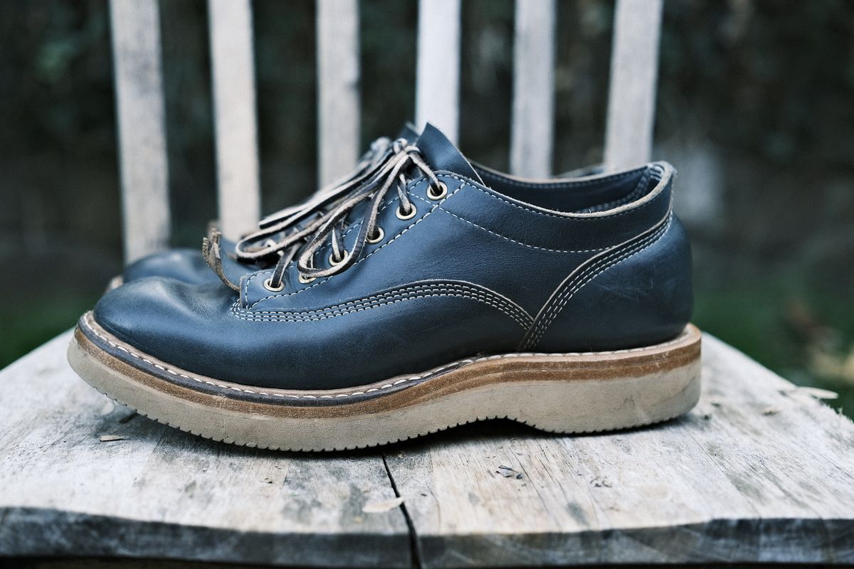 Photo by davarcher on November 3, 2022 of the White's Oxford in Horween Navy Chromexcel.