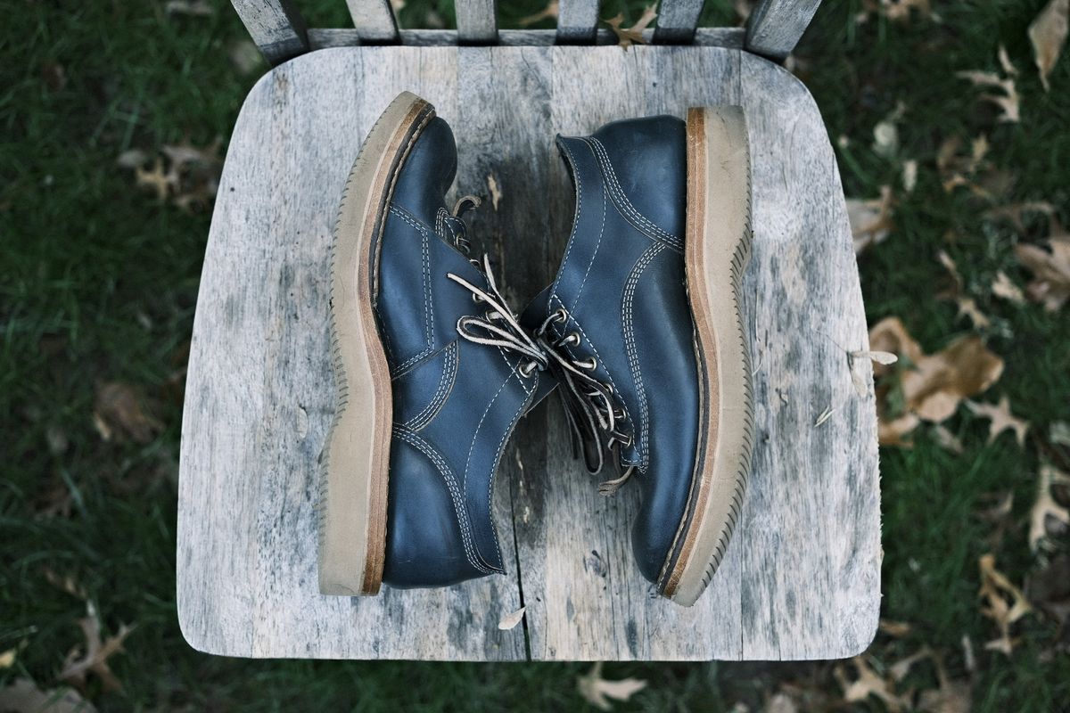 Photo by davarcher on November 3, 2022 of the White's Oxford in Horween Navy Chromexcel.