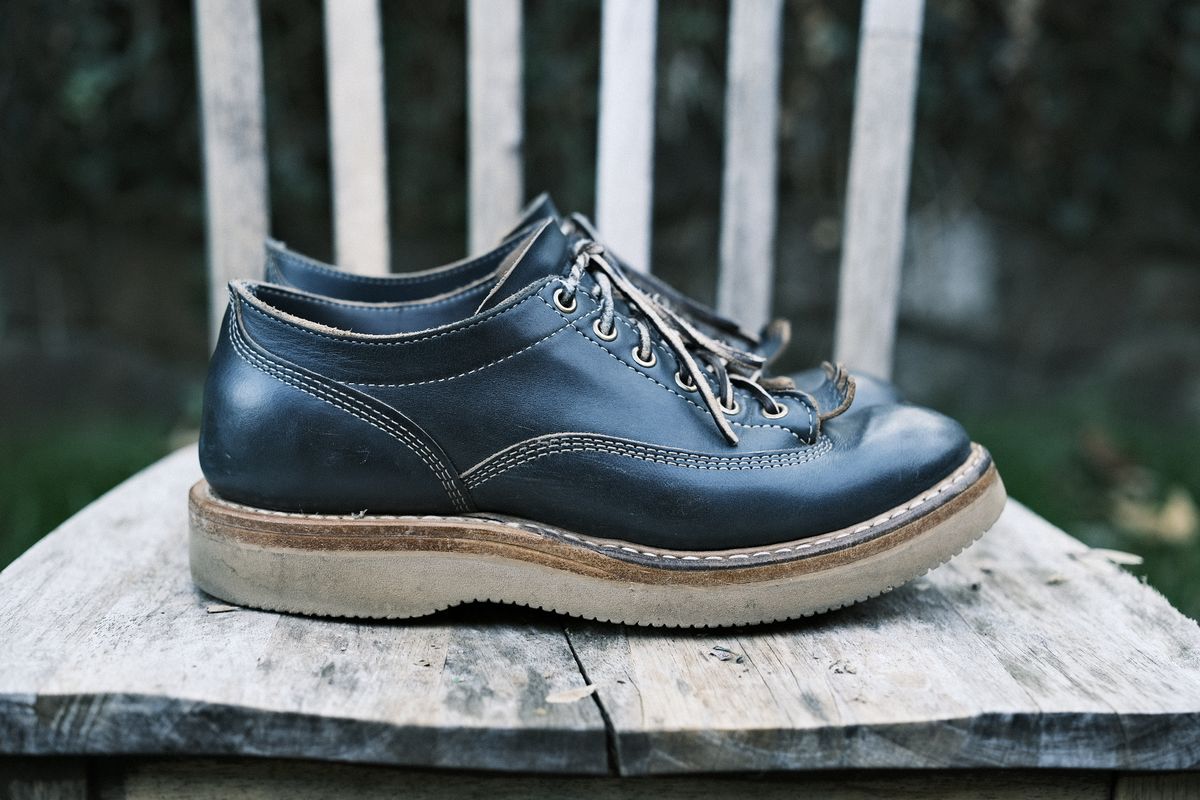 Photo by davarcher on November 3, 2022 of the White's Oxford in Horween Navy Chromexcel.