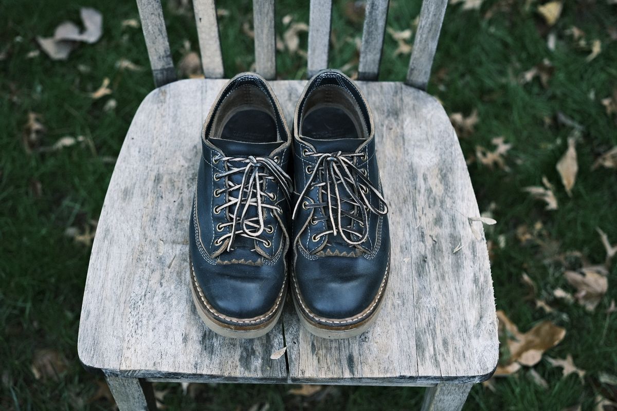 Photo by davarcher on November 3, 2022 of the White's Oxford in Horween Navy Chromexcel.