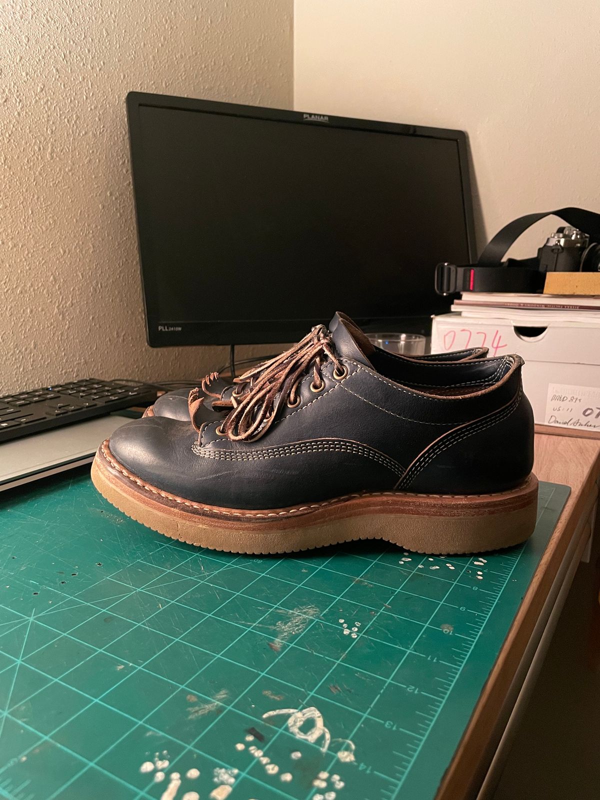 Photo by davarcher on December 6, 2022 of the White's Oxford in Horween Navy Chromexcel.