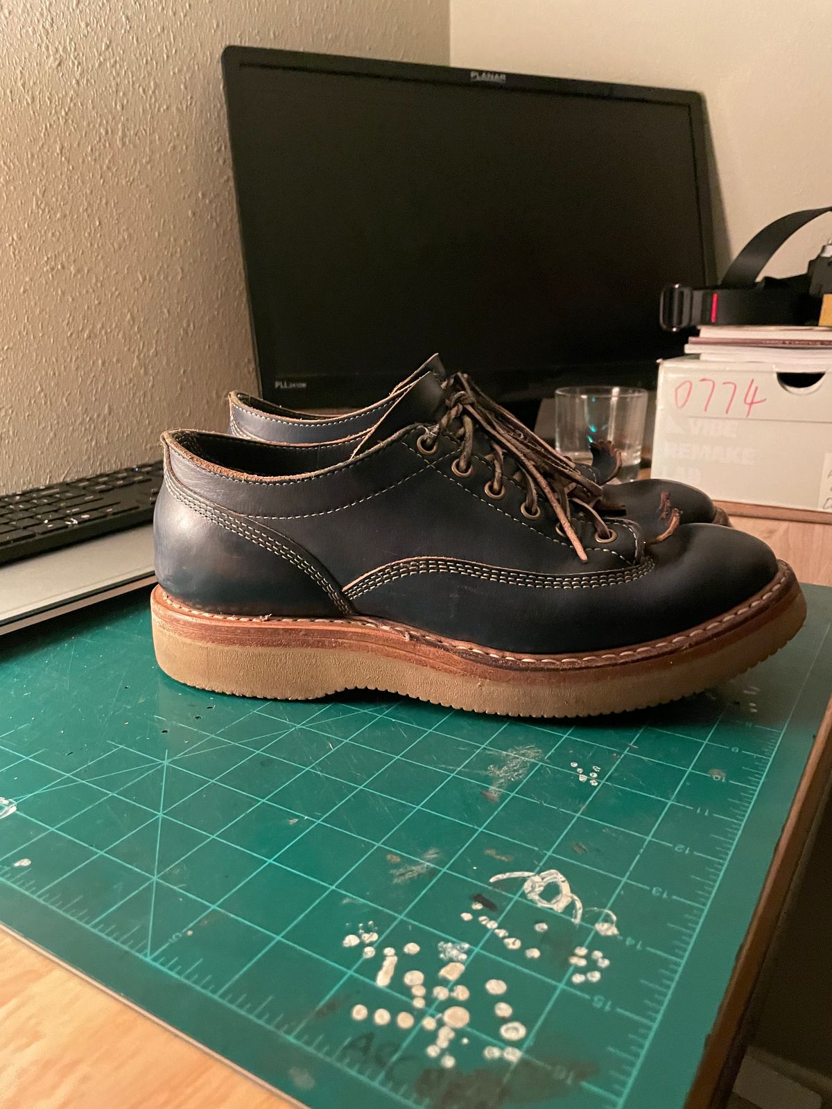 Photo by davarcher on December 6, 2022 of the White's Oxford in Horween Navy Chromexcel.