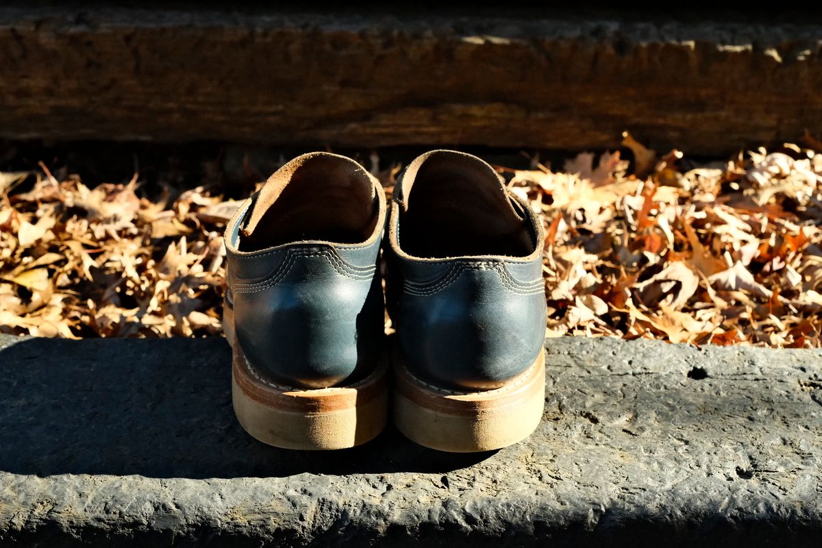 Photo by davarcher on January 5, 2023 of the White's Oxford in Horween Navy Chromexcel.