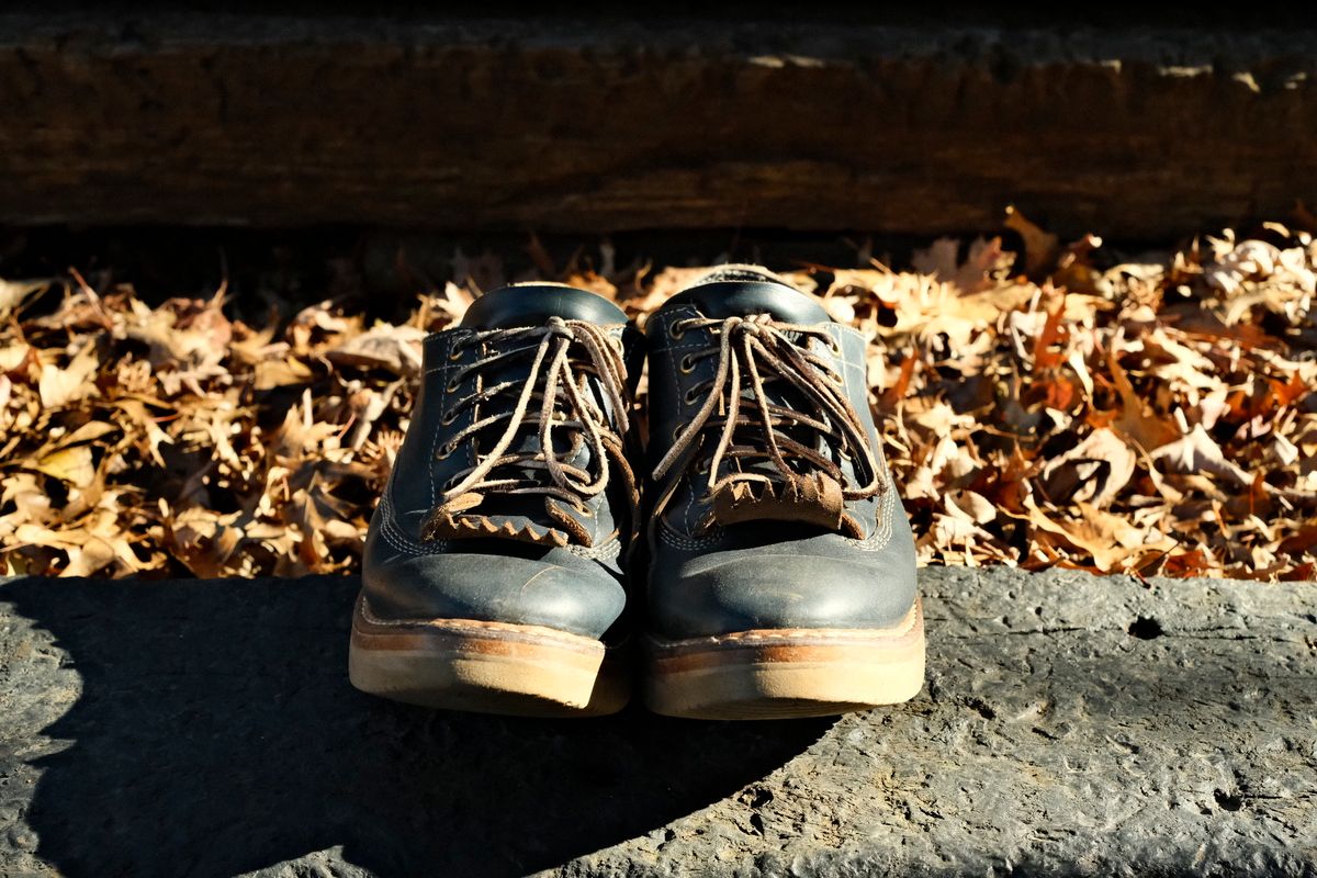 Photo by davarcher on January 5, 2023 of the White's Oxford in Horween Navy Chromexcel.