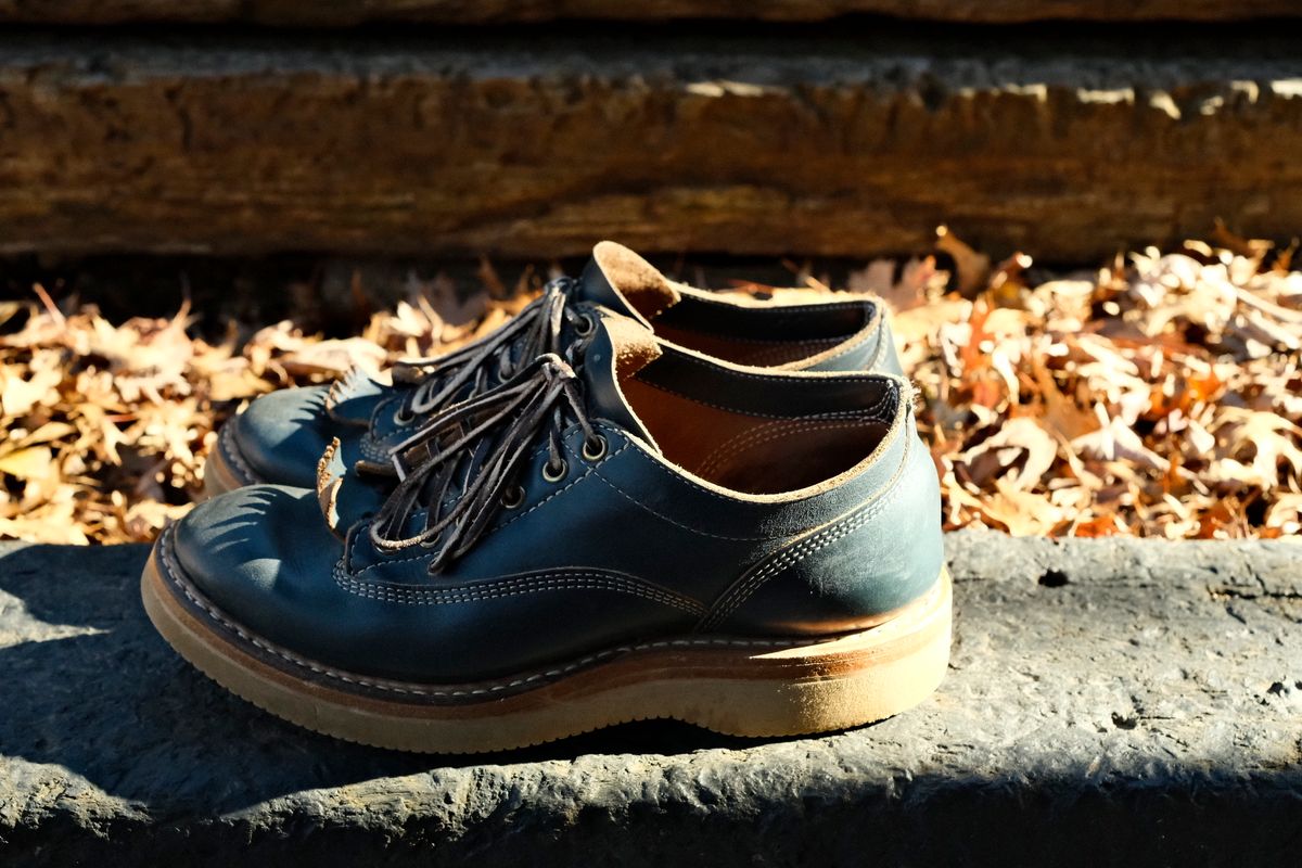 Photo by davarcher on January 5, 2023 of the White's Oxford in Horween Navy Chromexcel.