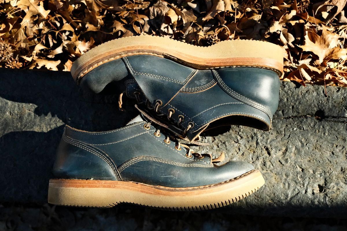 Photo by davarcher on January 5, 2023 of the White's Oxford in Horween Navy Chromexcel.