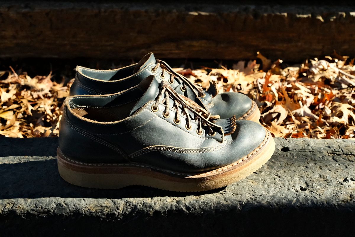 Photo by davarcher on January 5, 2023 of the White's Oxford in Horween Navy Chromexcel.