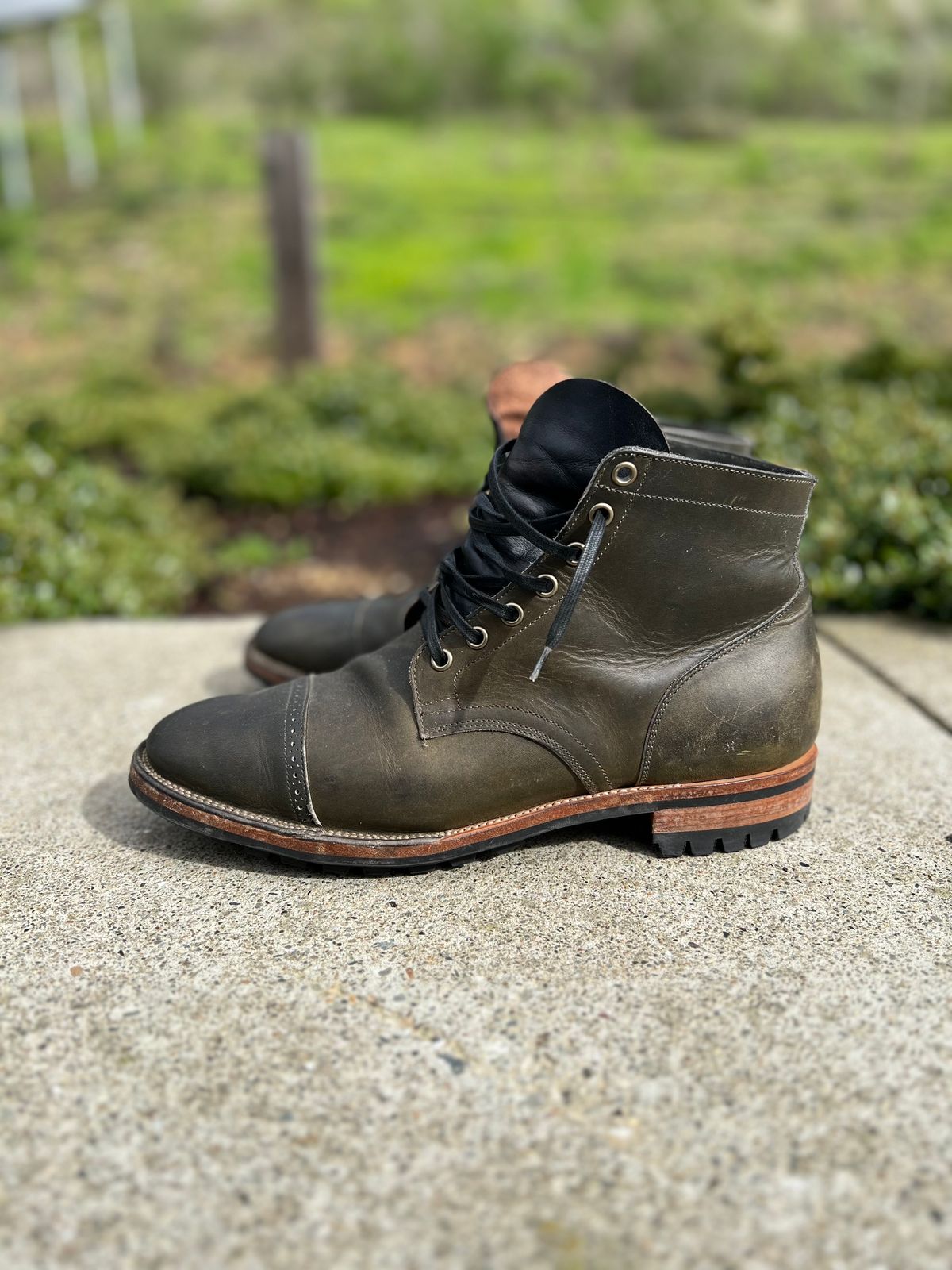Photo by jshum on February 5, 2023 of the Viberg Service Boot in Horween Olive Chromepak.