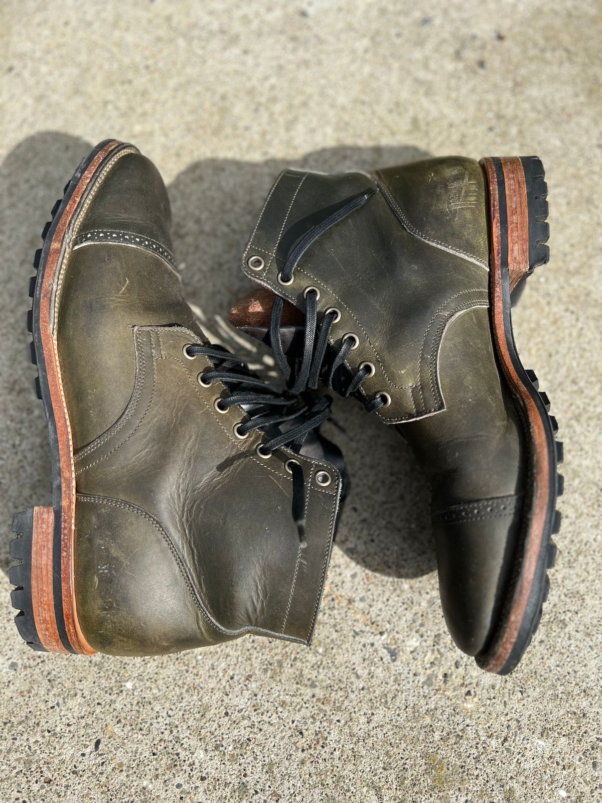 Photo by jshum on February 5, 2023 of the Viberg Service Boot in Horween Olive Chromepak.