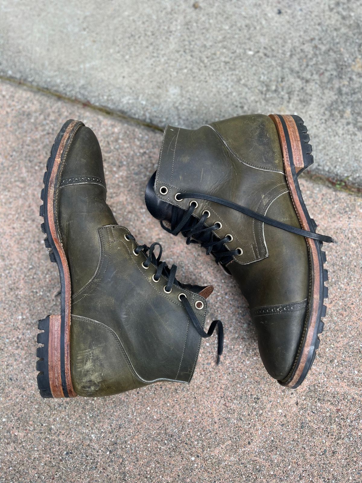 Photo by jshum on April 5, 2023 of the Viberg Service Boot in Horween Olive Chromepak.
