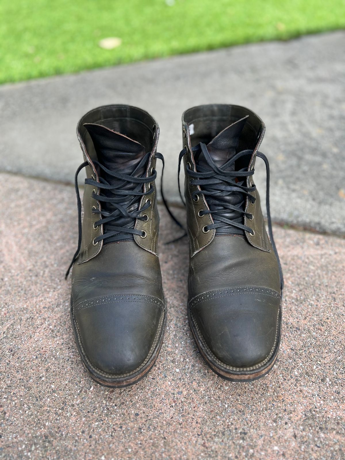 Photo by jshum on April 5, 2023 of the Viberg Service Boot in Horween Olive Chromepak.