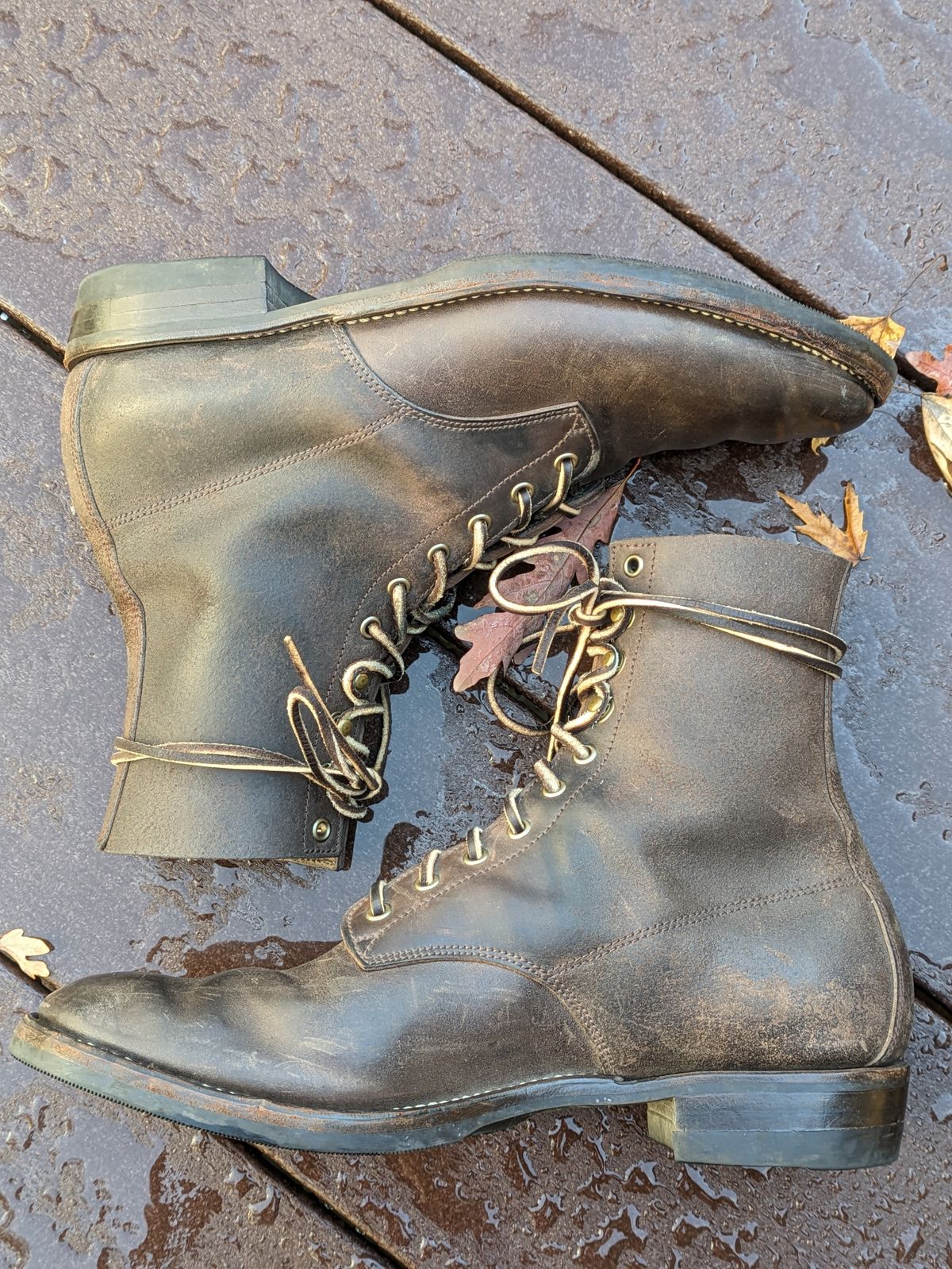 Photo by dreadnatty08 on November 18, 2023 of the NF Bootmaker Belmont Boot in Maryam 1071 Rovescio Sego Waxed Horsebutt Roughout.