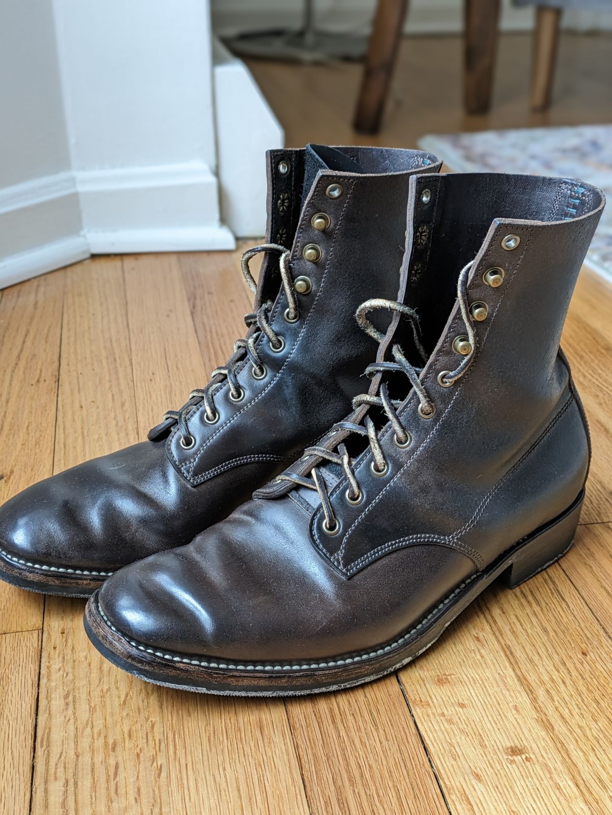 Photo by dreadnatty08 on January 28, 2024 of the NF Bootmaker Belmont Boot in Maryam 1071 Rovescio Sego Waxed Horsebutt Roughout.