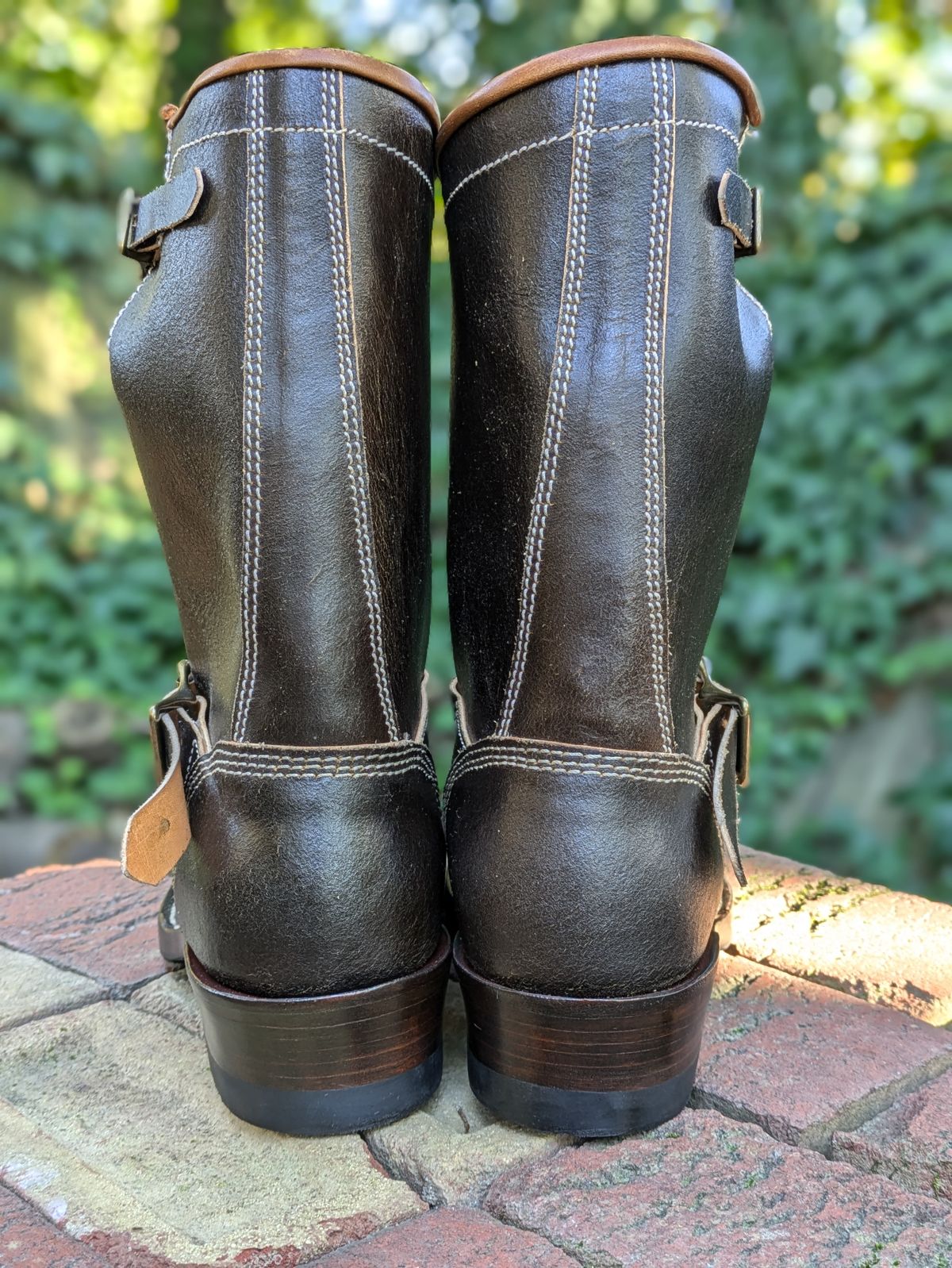 Photo by dreadnatty08 on October 9, 2024 of the Willie's Handmade Boots Custom Model in Horween Dark Olive Waxed Flesh.