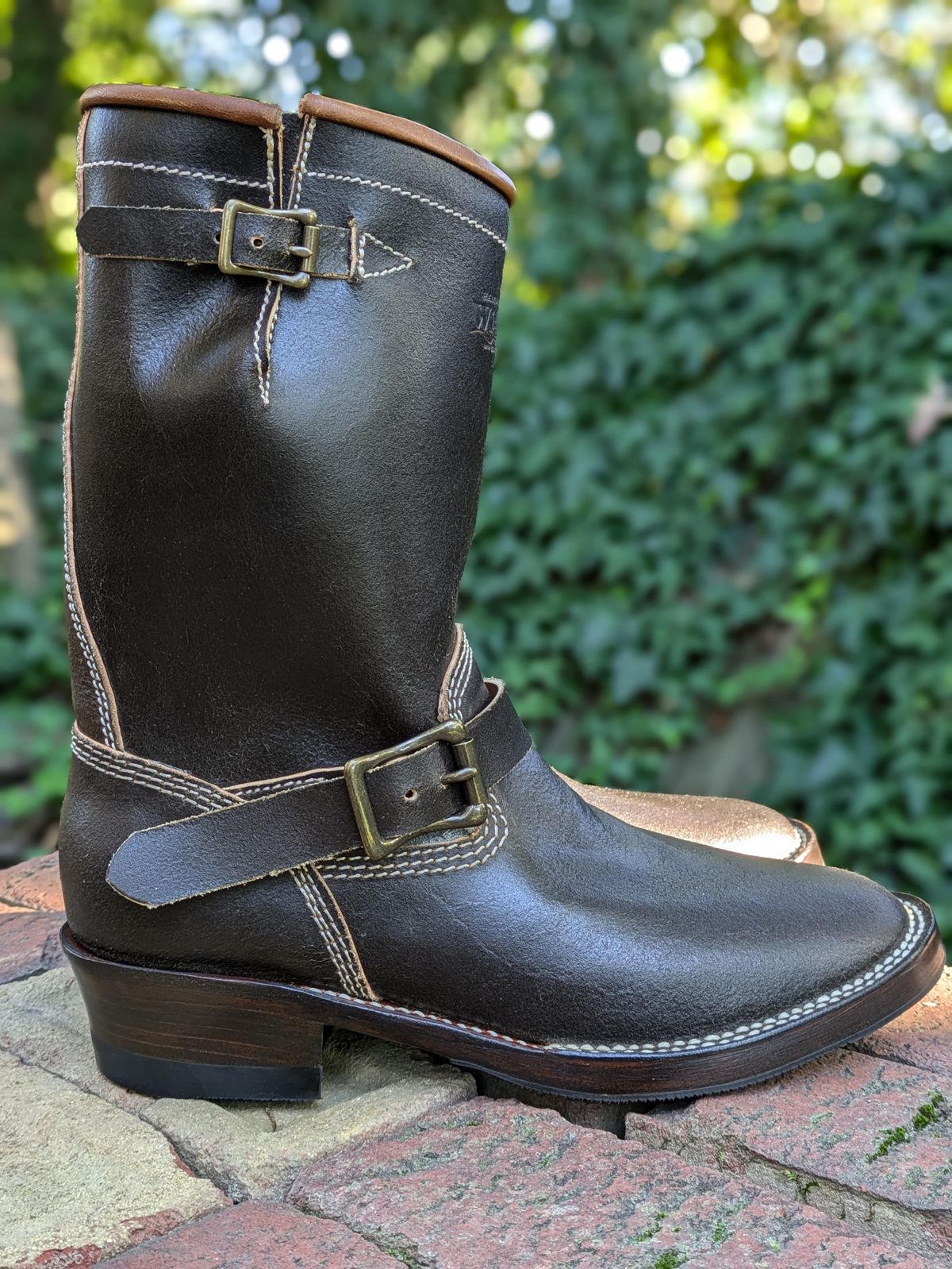 Photo by dreadnatty08 on October 9, 2024 of the Willie's Handmade Boots Custom Model in Horween Dark Olive Waxed Flesh.