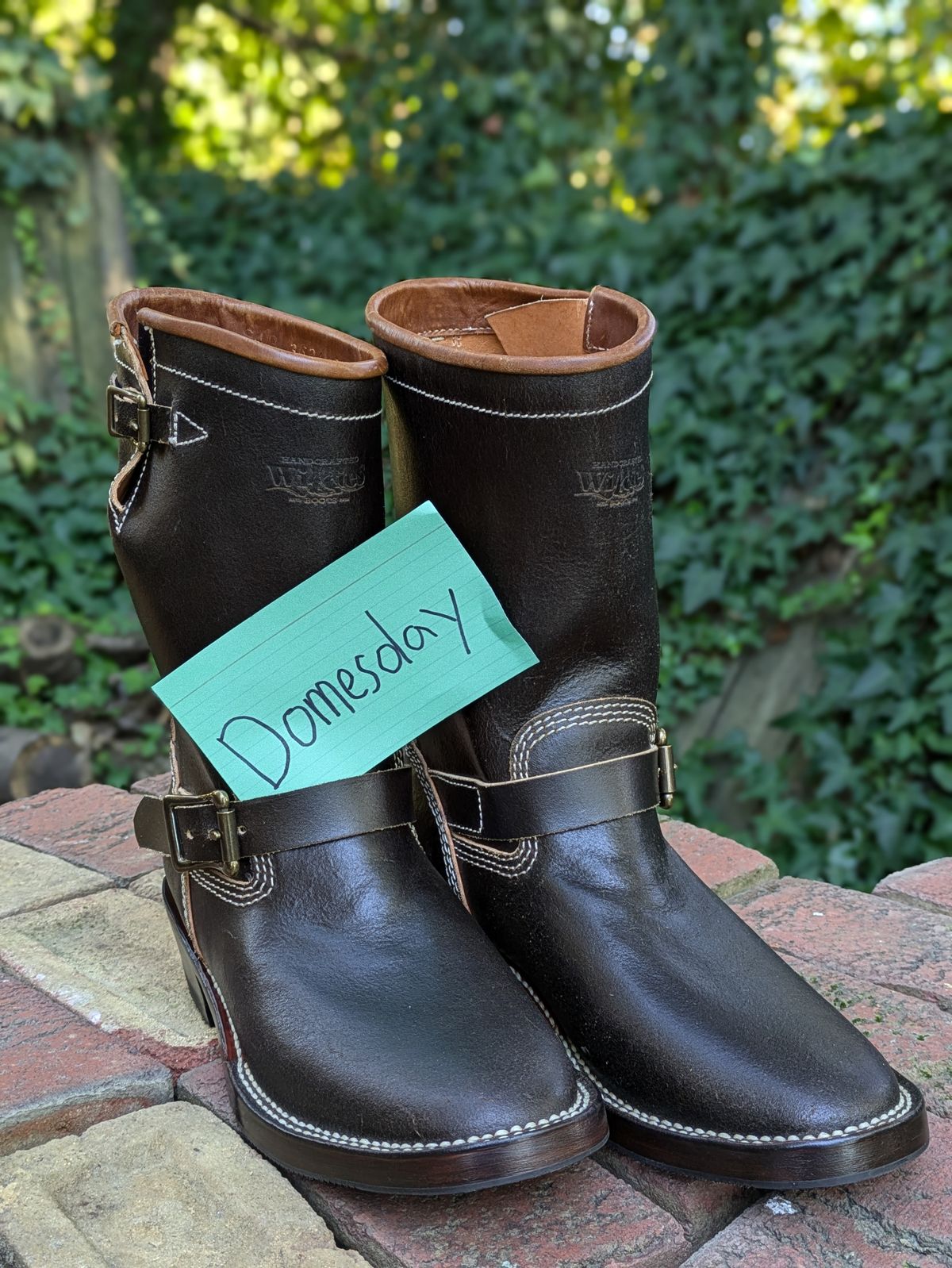 Photo by dreadnatty08 on October 9, 2024 of the Willie's Handmade Boots Custom Model in Horween Dark Olive Waxed Flesh.