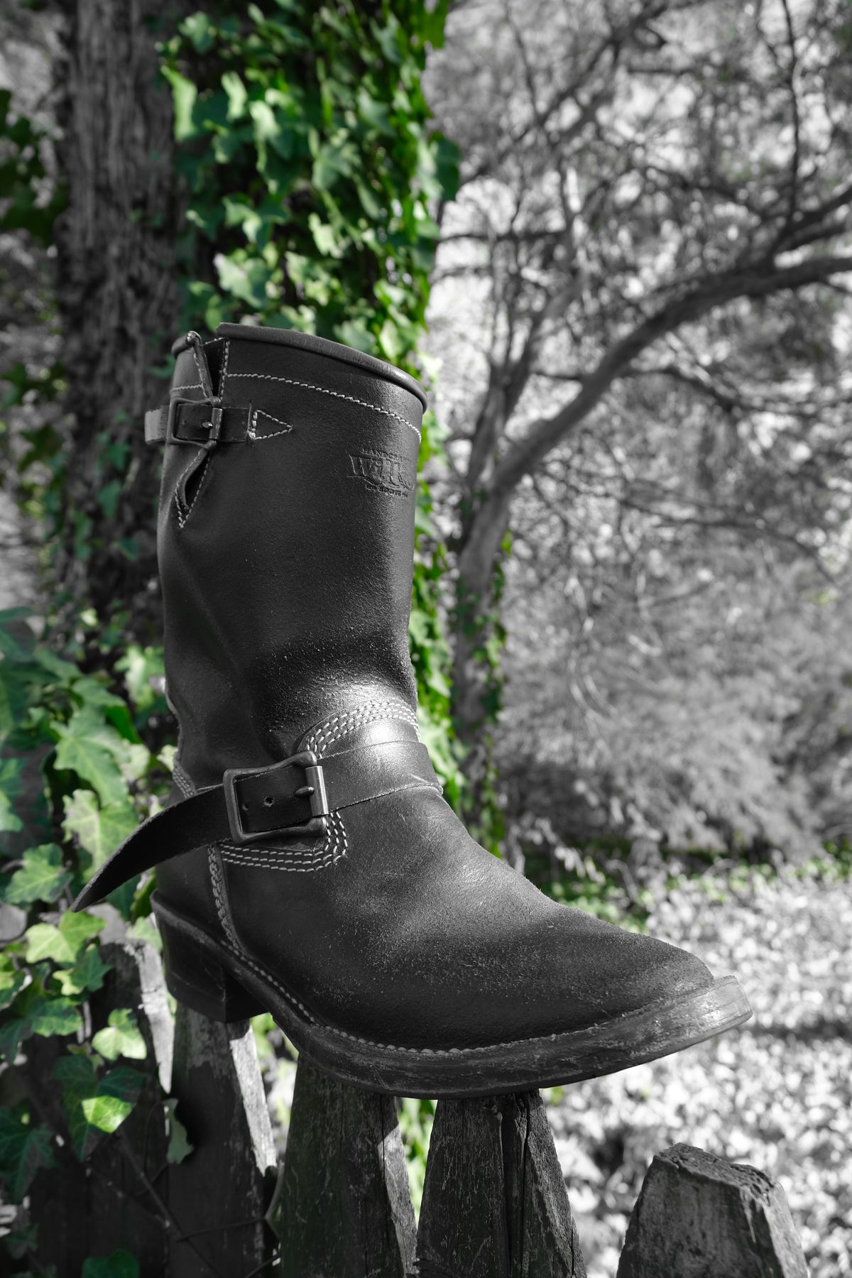 Photo by dreadnatty08 on December 1, 2024 of the Willie's Handmade Boots Custom Model in Horween Dark Olive Waxed Flesh.