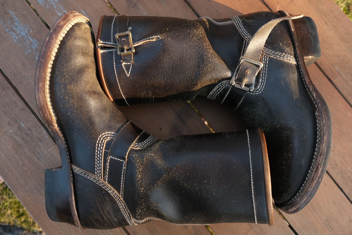 Photo by dreadnatty08 on December 1, 2024 of the Willie's Handmade Boots Custom Model in Horween Dark Olive Waxed Flesh.