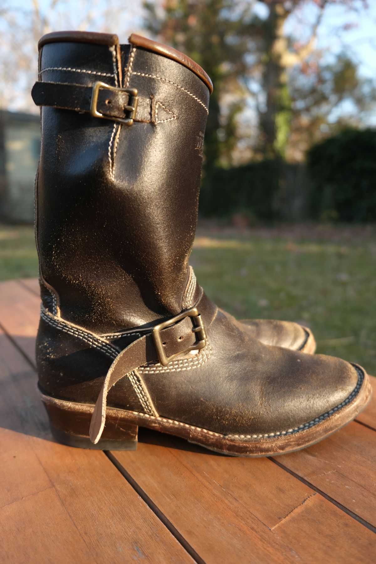 Photo by dreadnatty08 on December 1, 2024 of the Willie's Handmade Boots Custom Model in Horween Dark Olive Waxed Flesh.