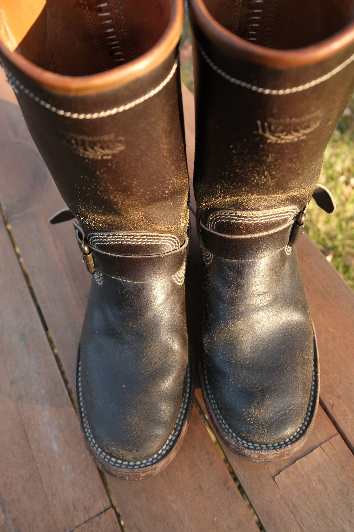 Photo by dreadnatty08 on December 1, 2024 of the Willie's Handmade Boots Custom Model in Horween Dark Olive Waxed Flesh.