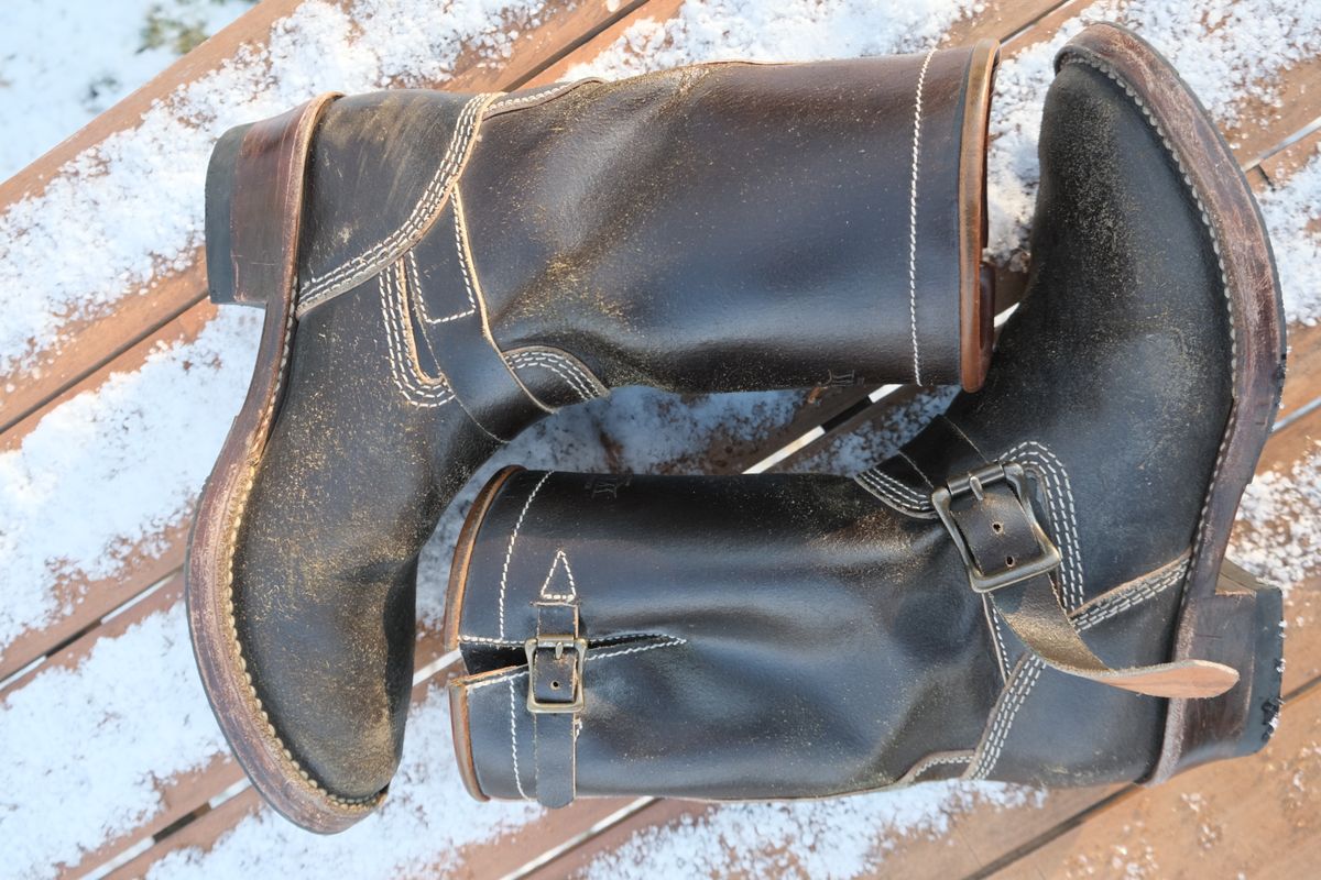 Photo by dreadnatty08 on January 4, 2025 of the Willie's Handmade Boots Custom Model in Horween Dark Olive Waxed Flesh.