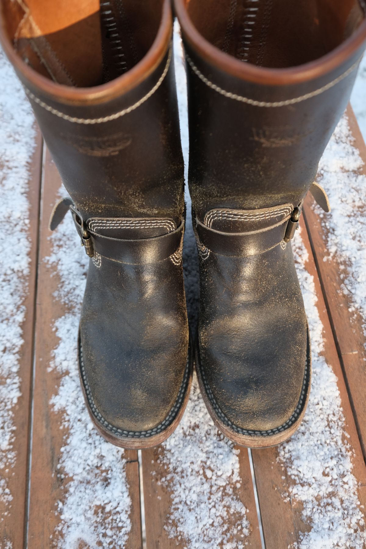 Photo by dreadnatty08 on January 4, 2025 of the Willie's Handmade Boots Custom Model in Horween Dark Olive Waxed Flesh.