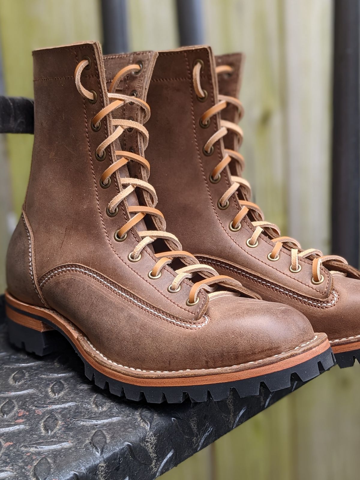 Photo by dreadnatty08 on September 24, 2022 of the Willie's Handmade Boots V3 Workboot in Horween Natural Rowdy.