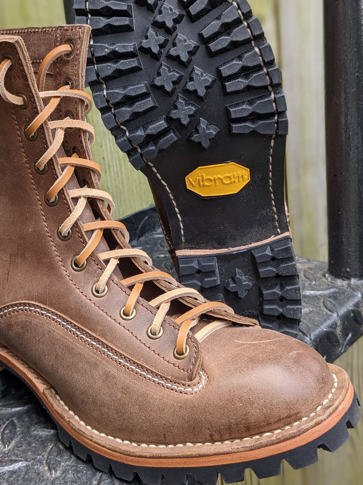 Photo by dreadnatty08 on September 24, 2022 of the Willie's Handmade Boots V3 Workboot in Horween Natural Rowdy.